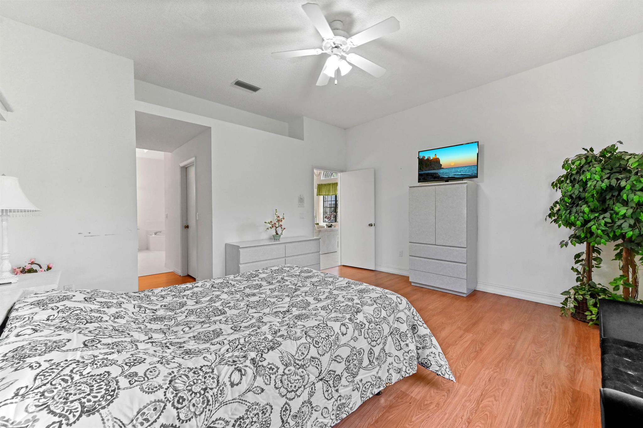 4940 Sherwood Forest Drive