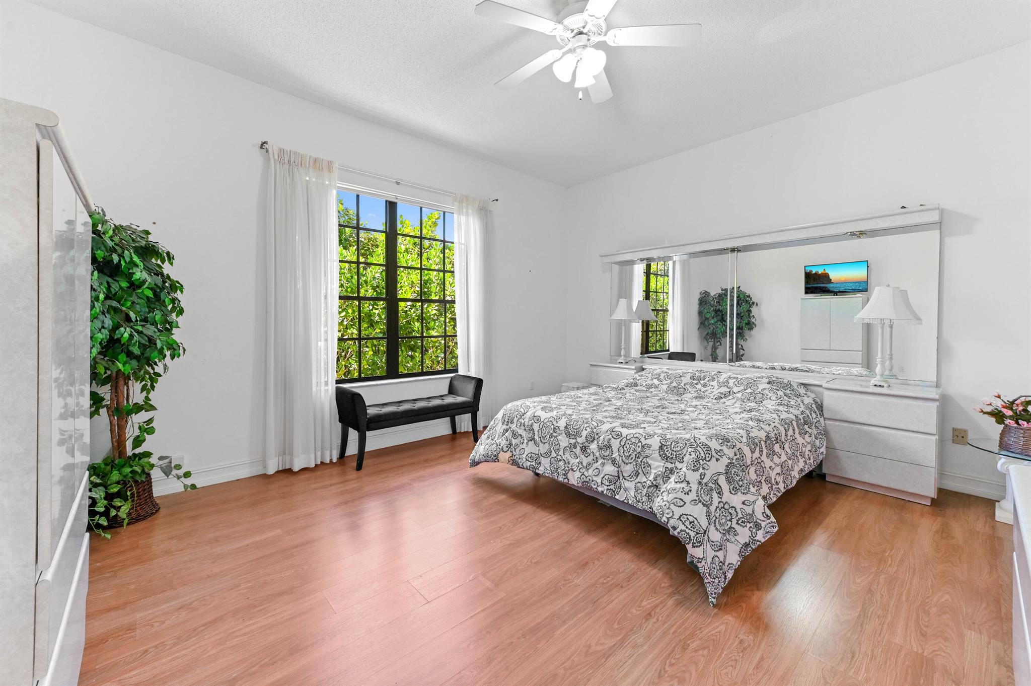 4940 Sherwood Forest Drive