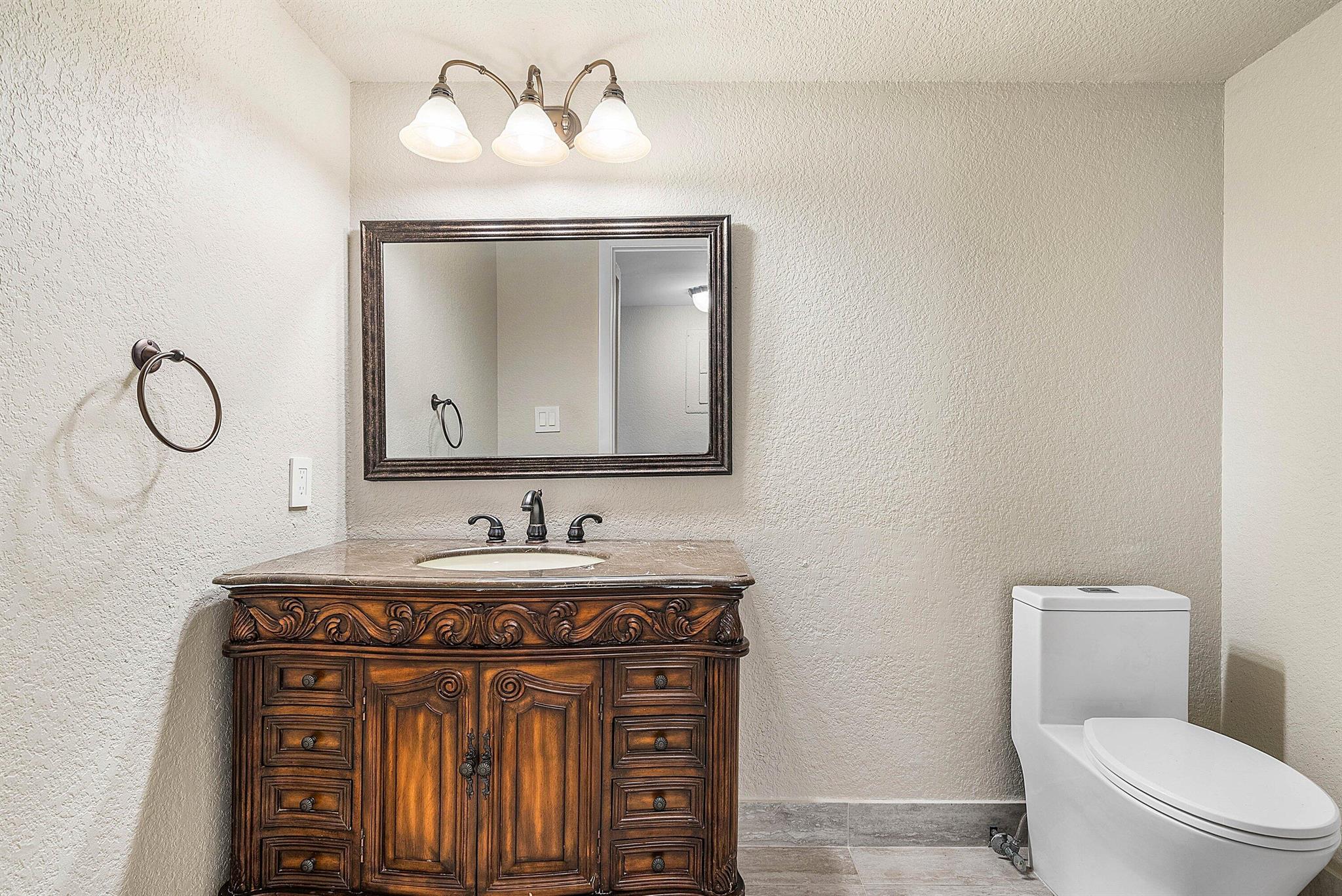 7580 Regency Lake Drive 402