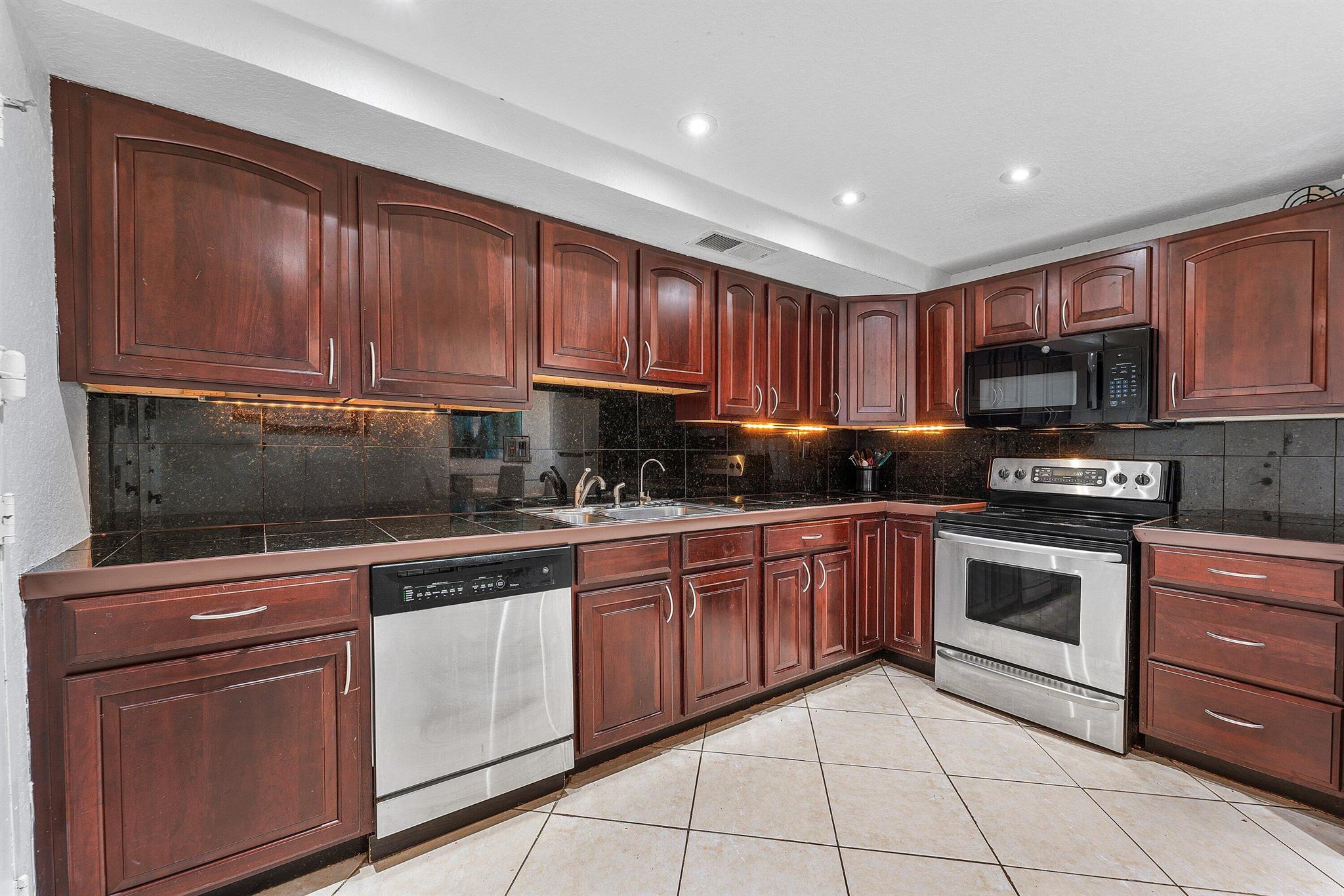 1600 S Ocean Drive 7h