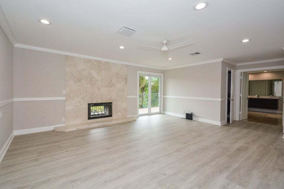 934 SW 21st Way
