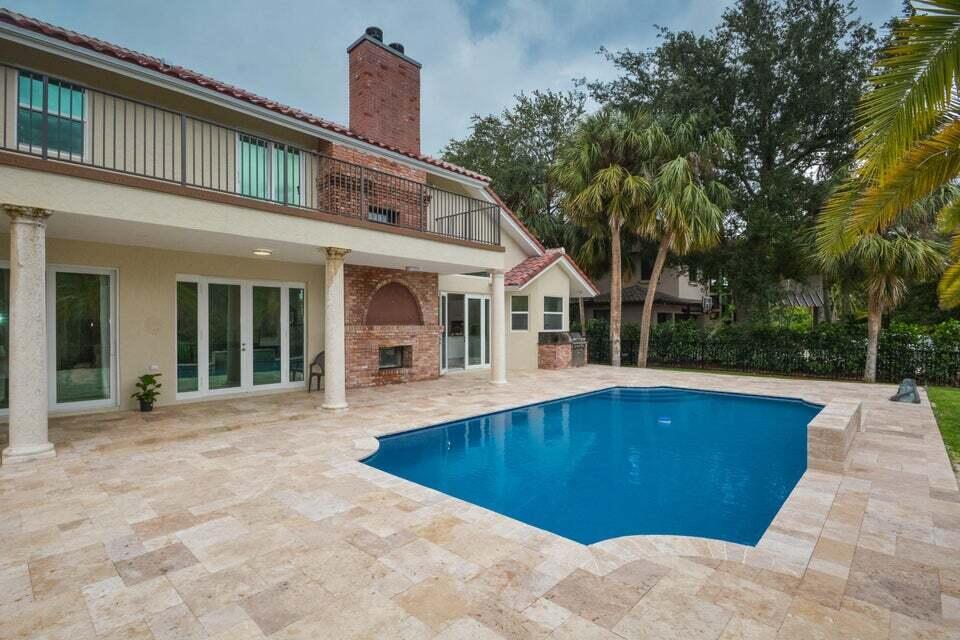 934 SW 21st Way