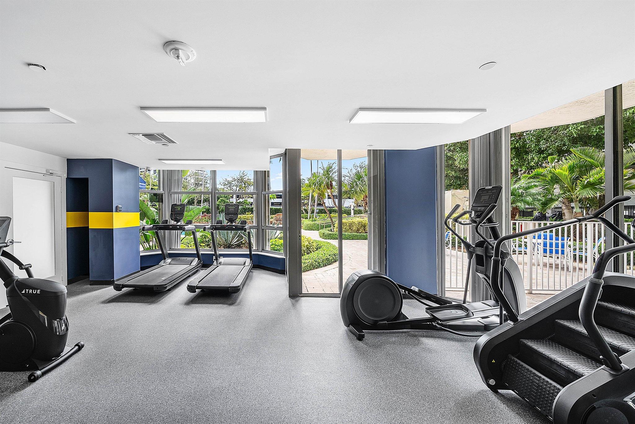 3500 Mystic Pointe Drive Ph4