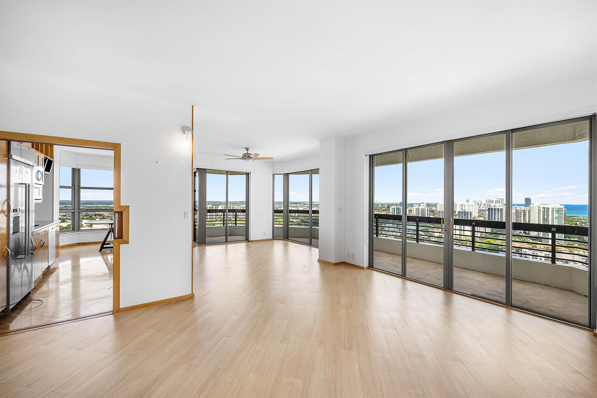 3500 Mystic Pointe Drive Ph4