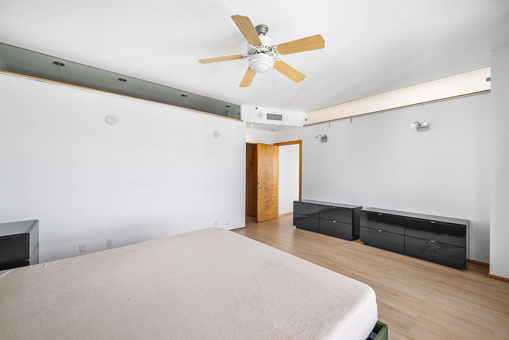 3500 Mystic Pointe Drive Ph4