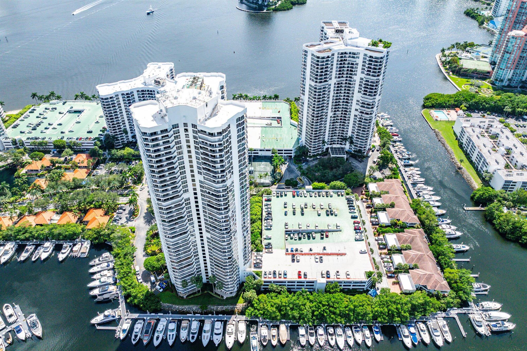 3500 Mystic Pointe Drive Ph4