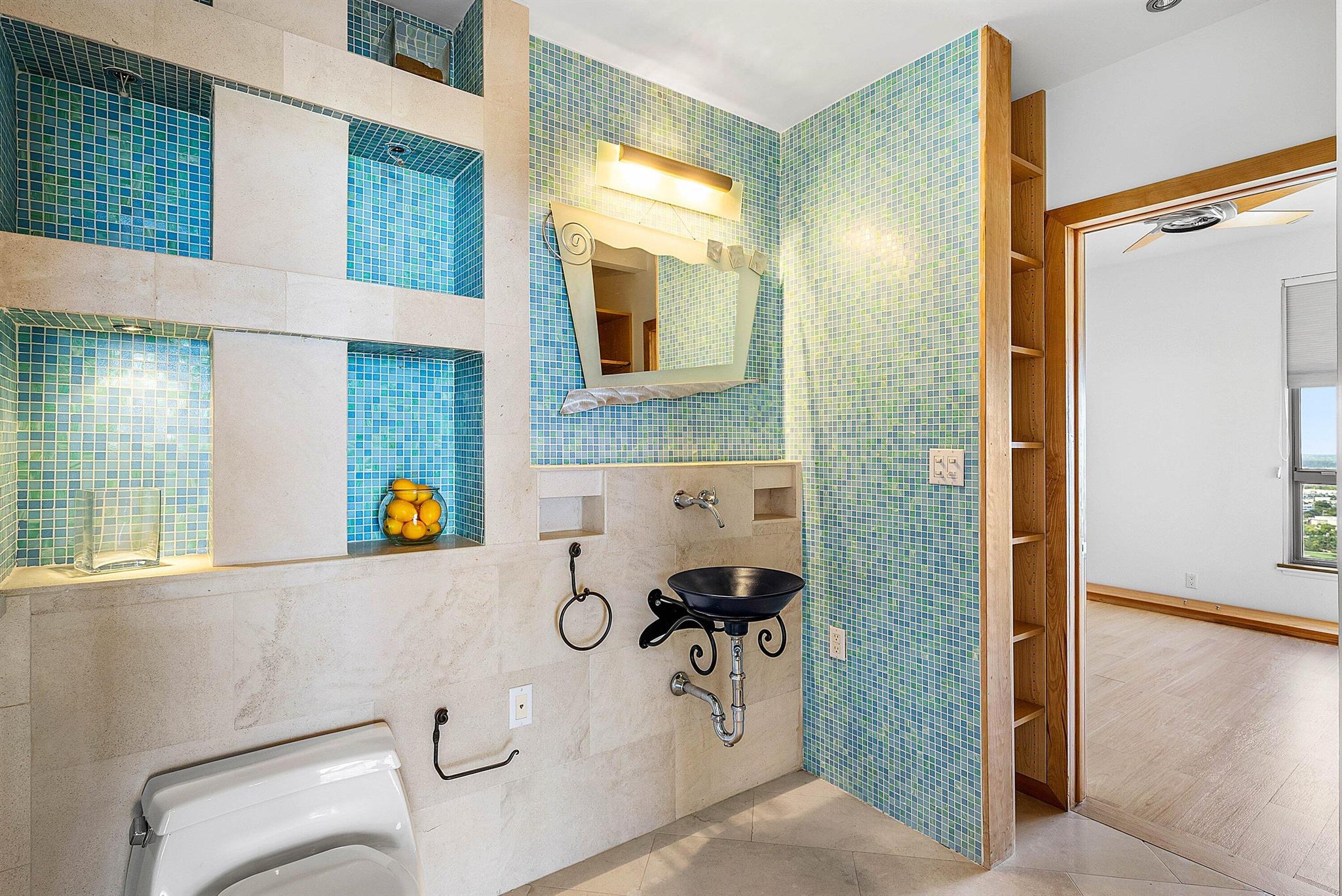 3500 Mystic Pointe Drive Ph4