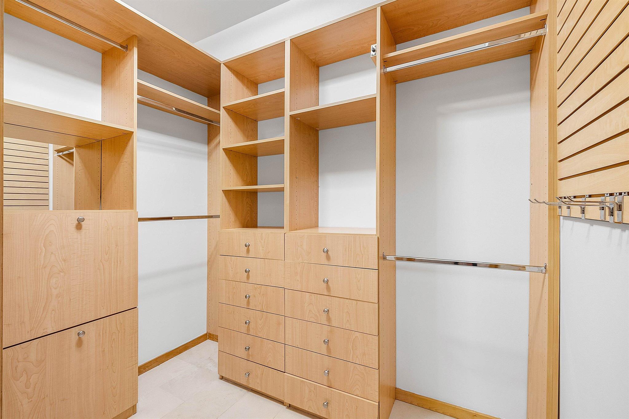 3500 Mystic Pointe Drive Ph4