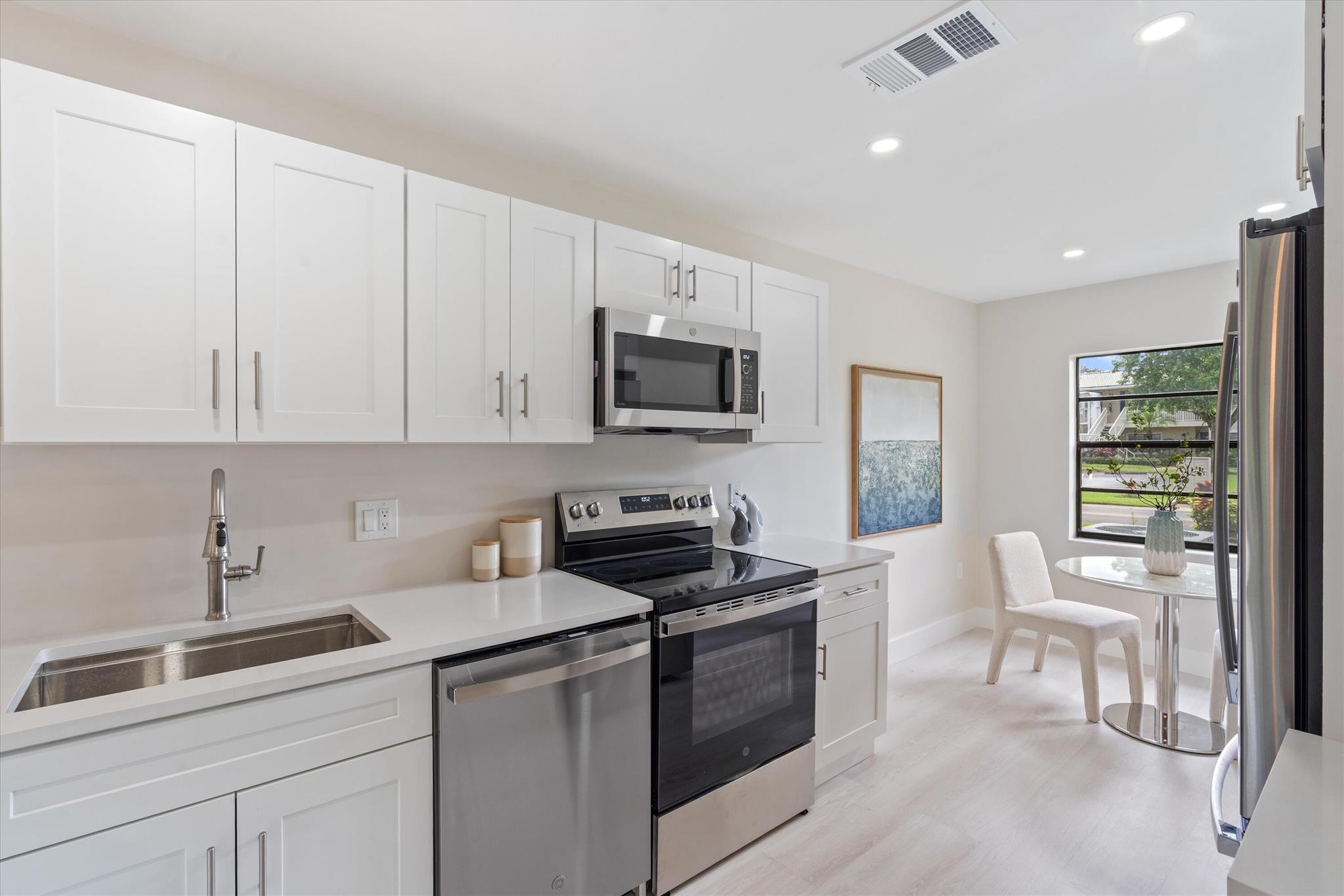 48 Stratford Lane W C