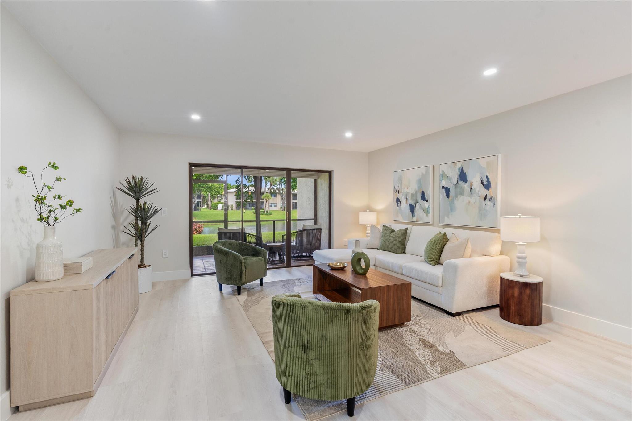 48 Stratford Lane W C