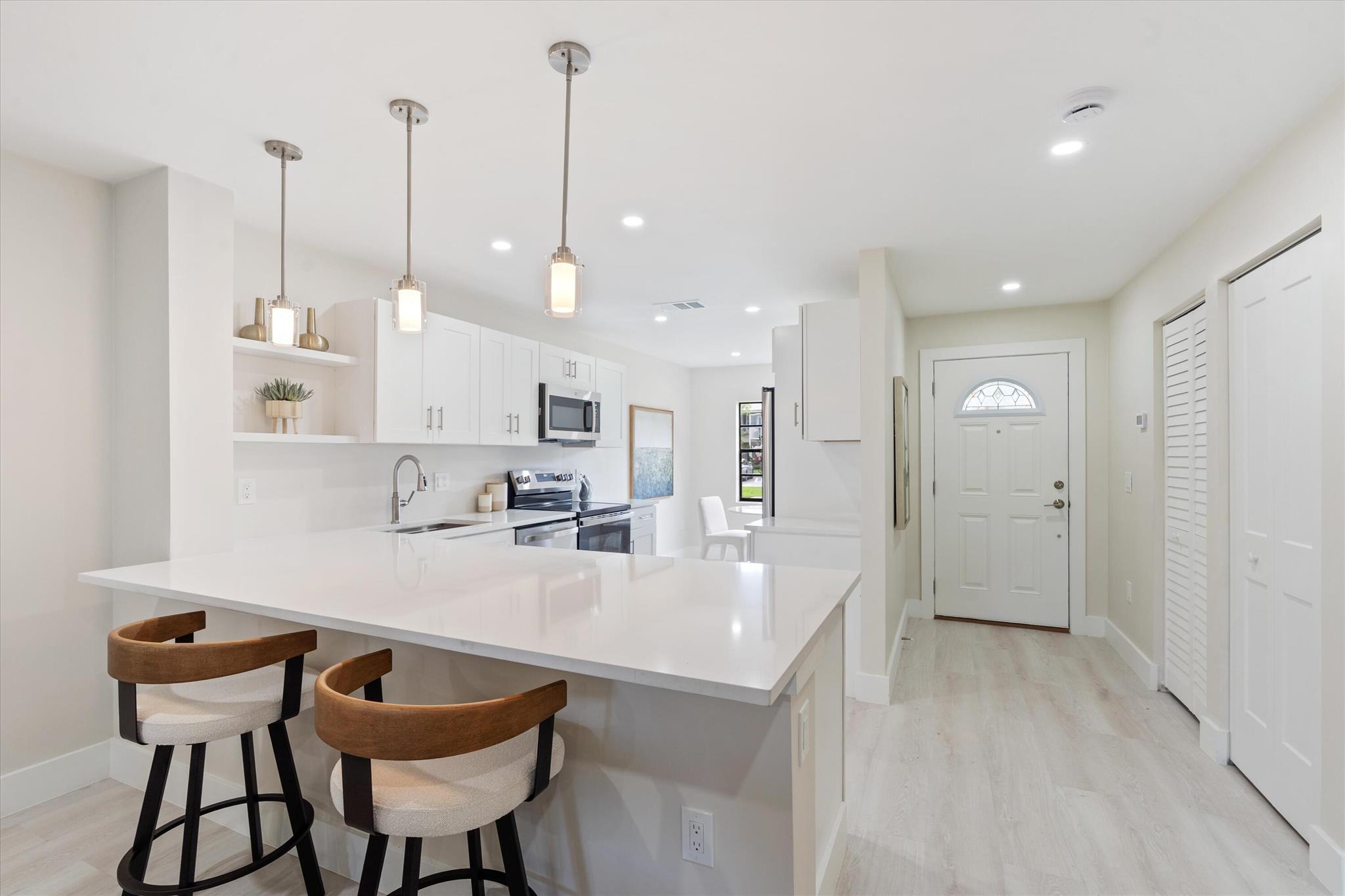 48 Stratford Lane W C