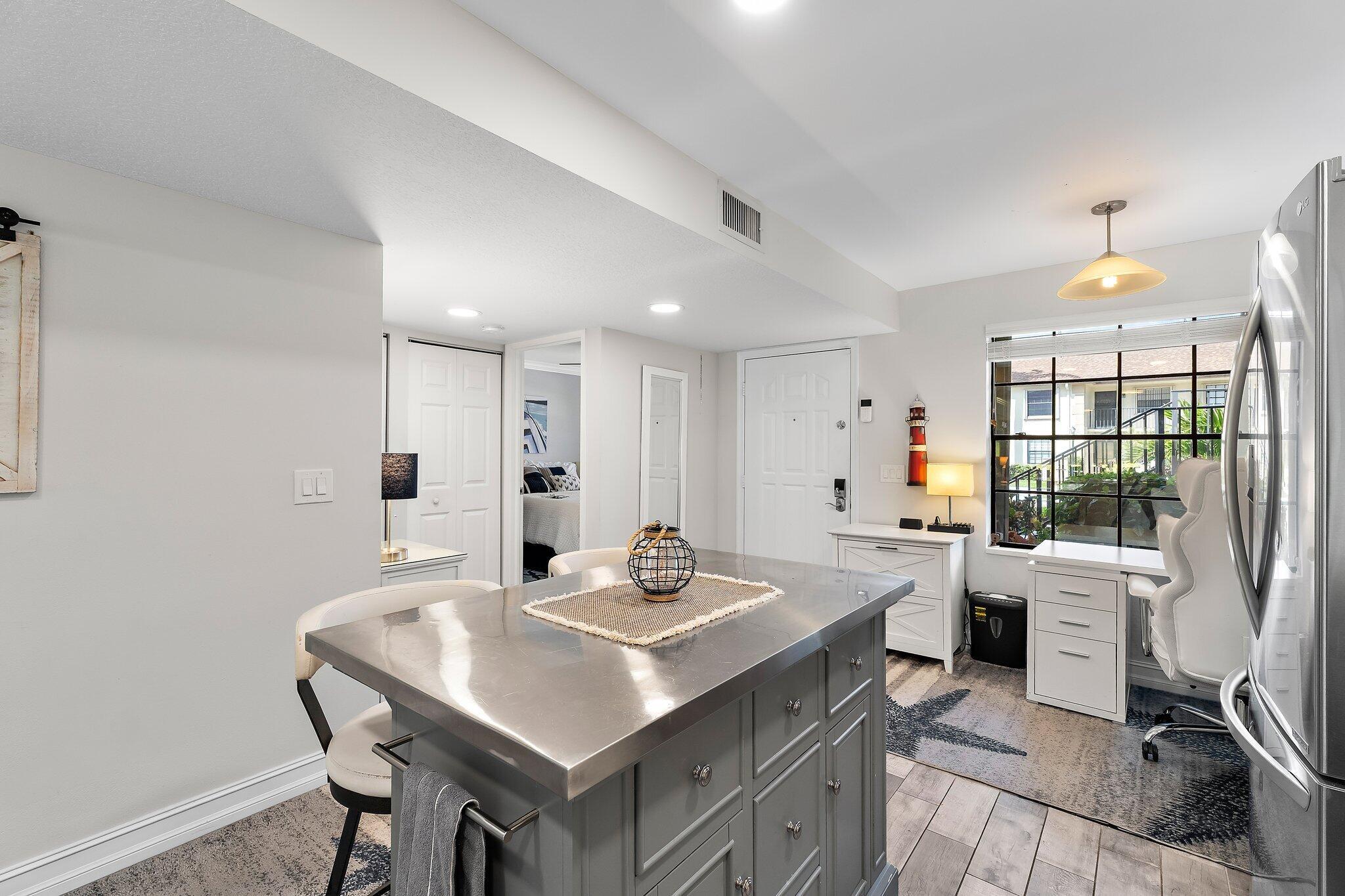 1201 Pinecrest Circle B