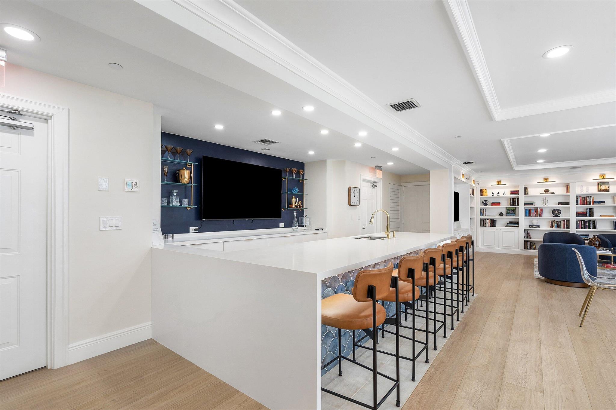 233 S Federal Highway 404