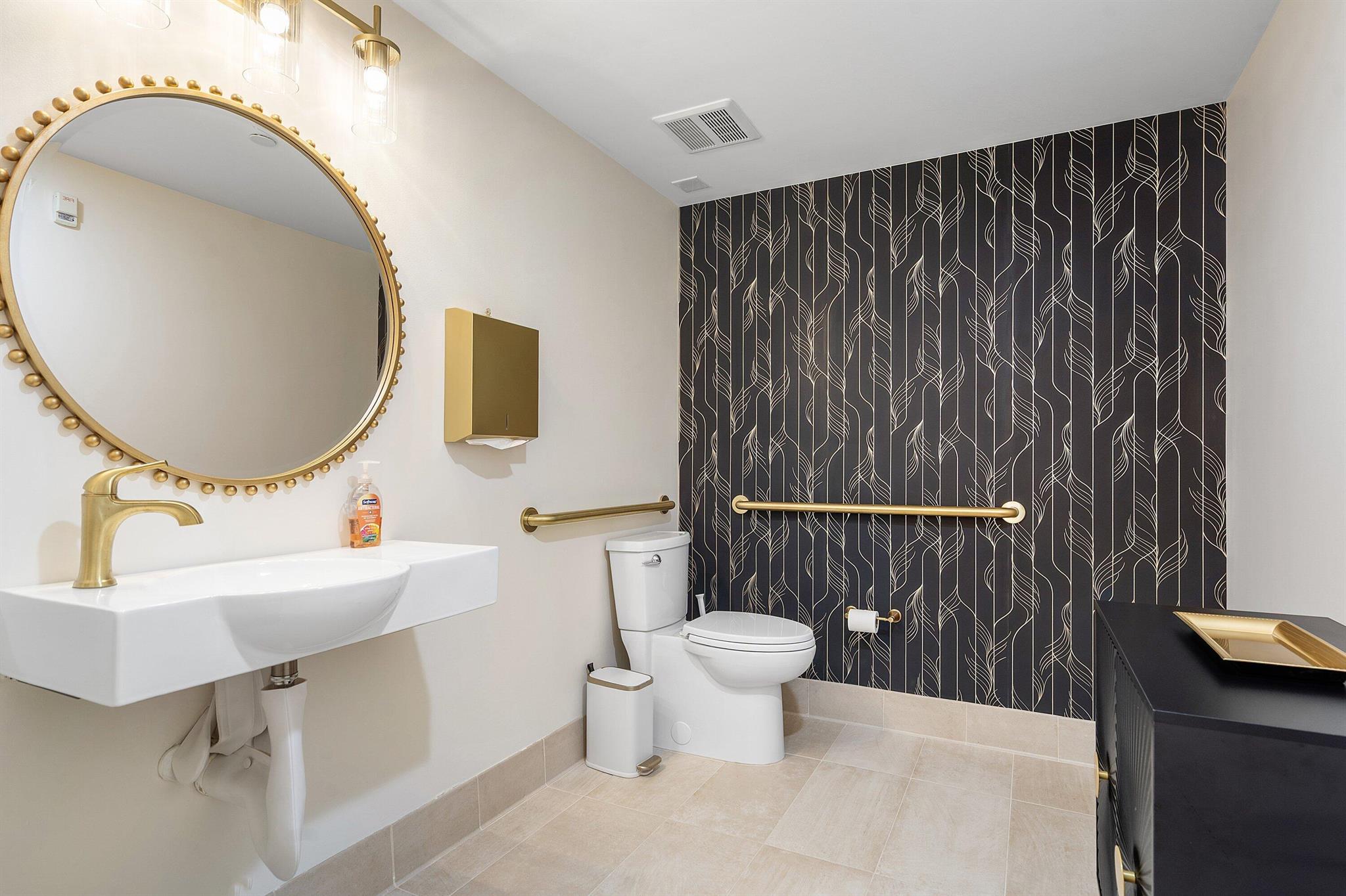 233 S Federal Highway 404