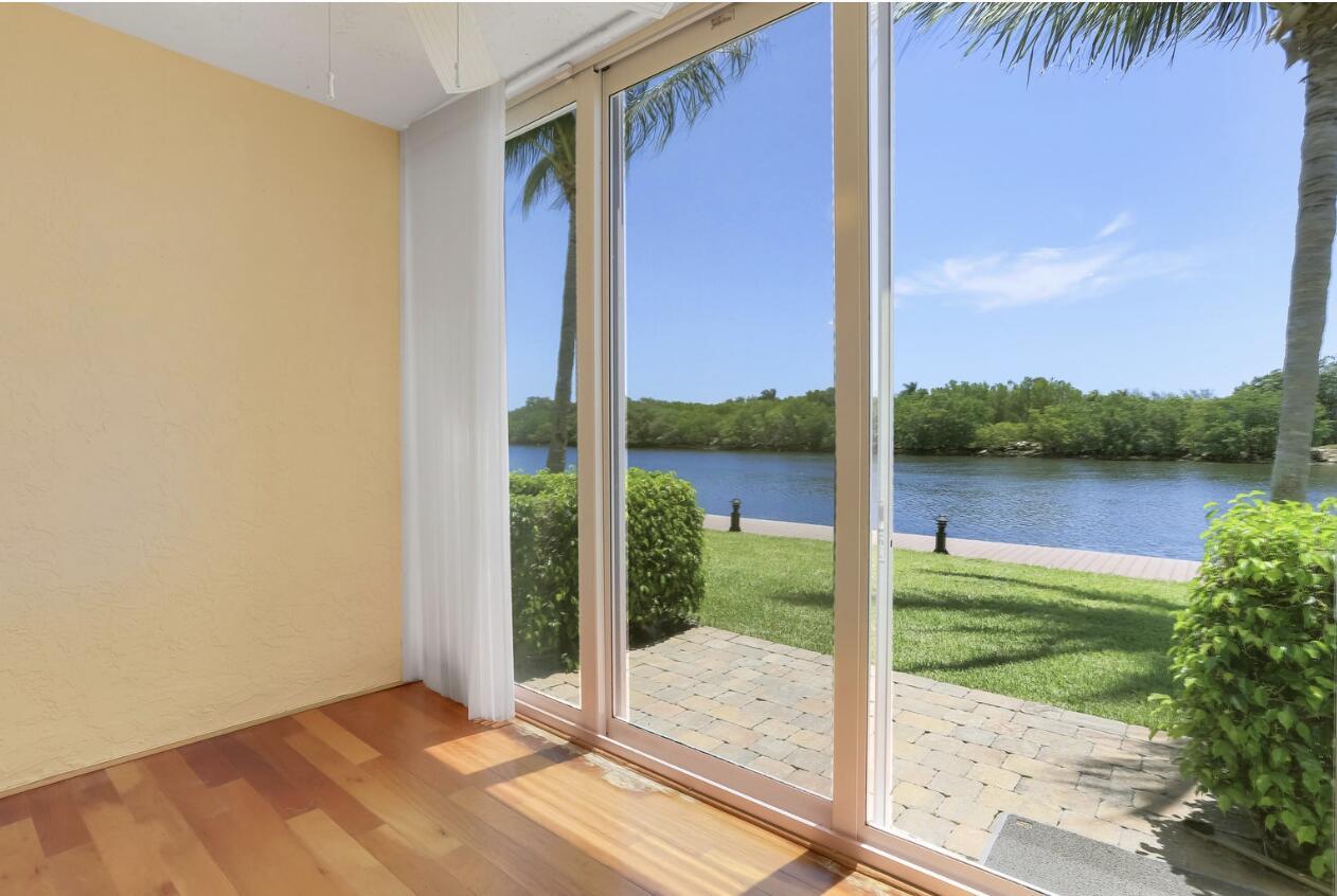 1061 Kokomo Key Lane