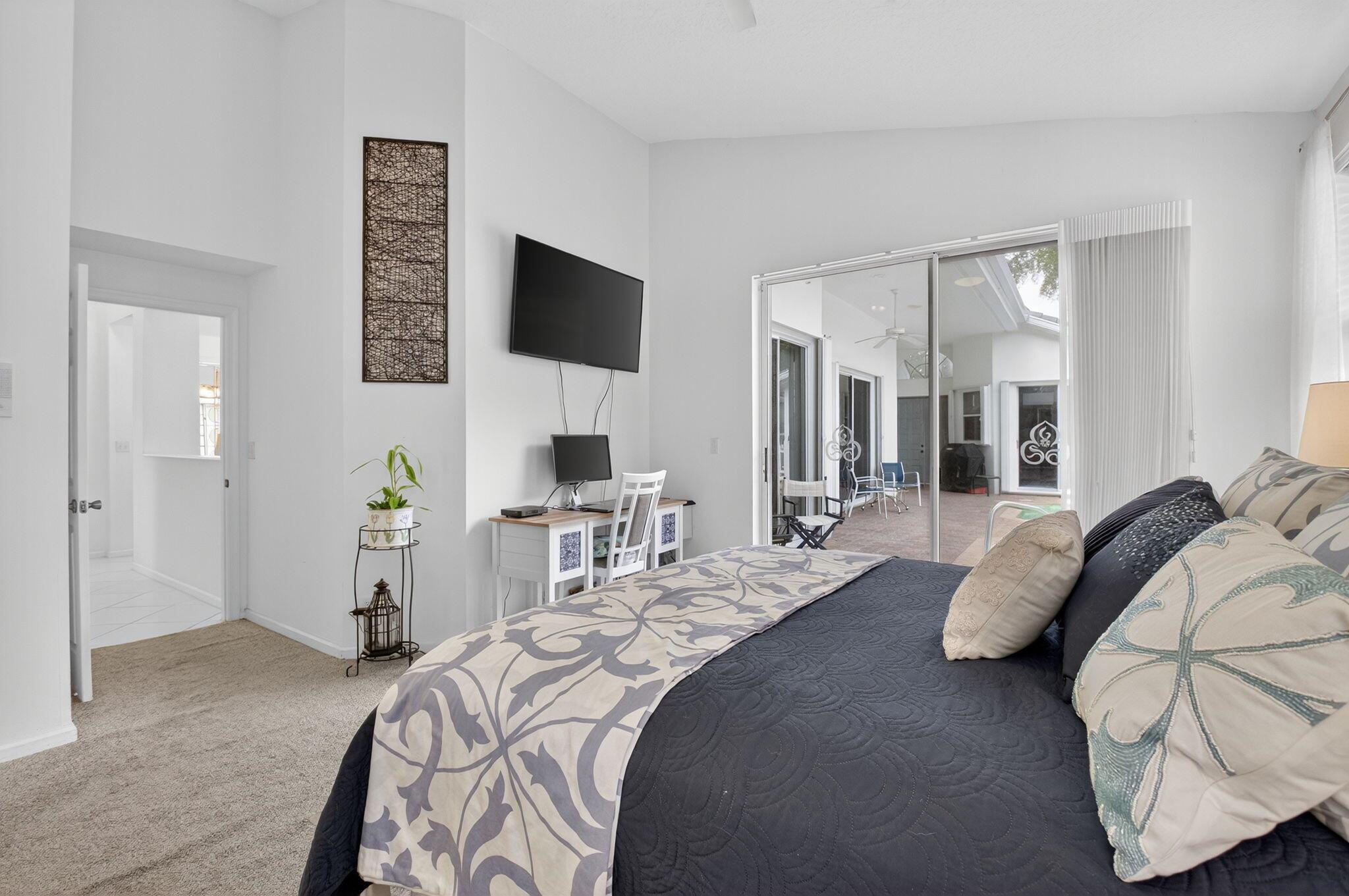 6032 Rossmoor Lakes Court