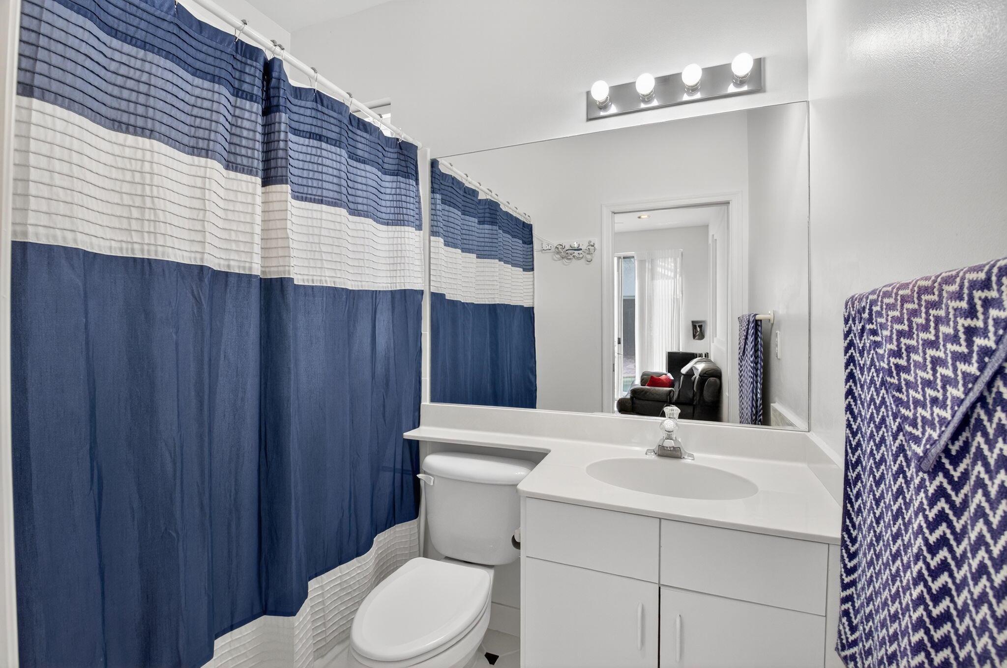 6032 Rossmoor Lakes Court