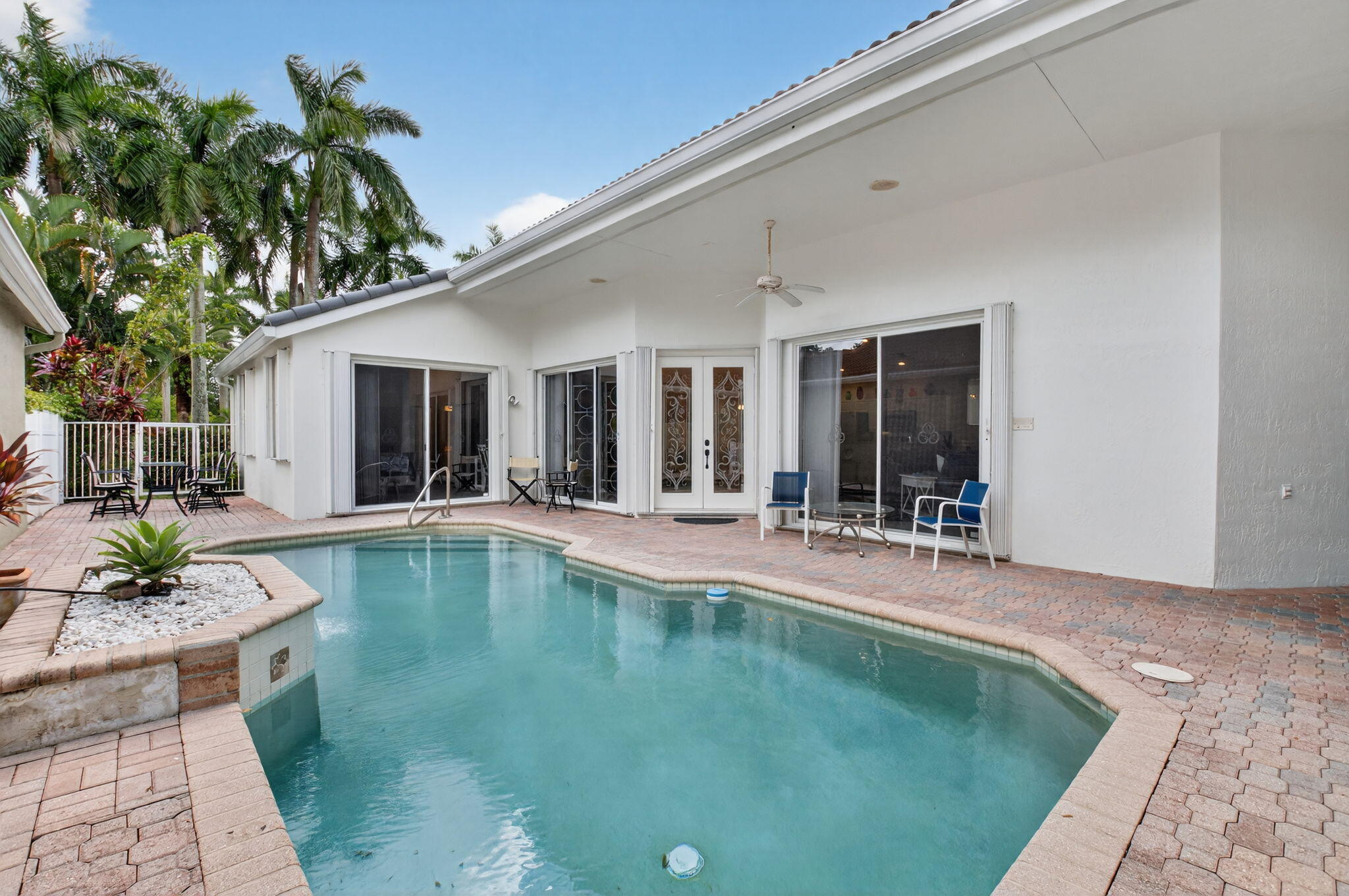 6032 Rossmoor Lakes Court
