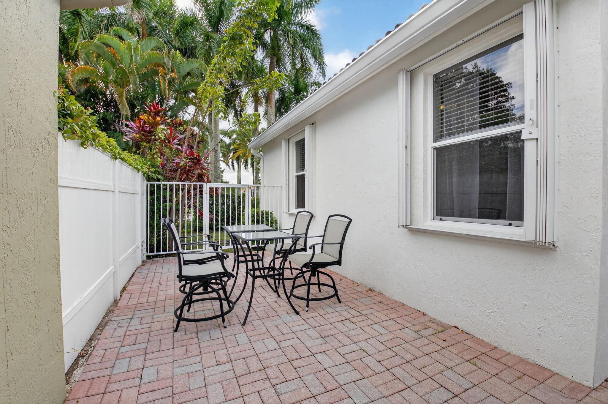 6032 Rossmoor Lakes Court