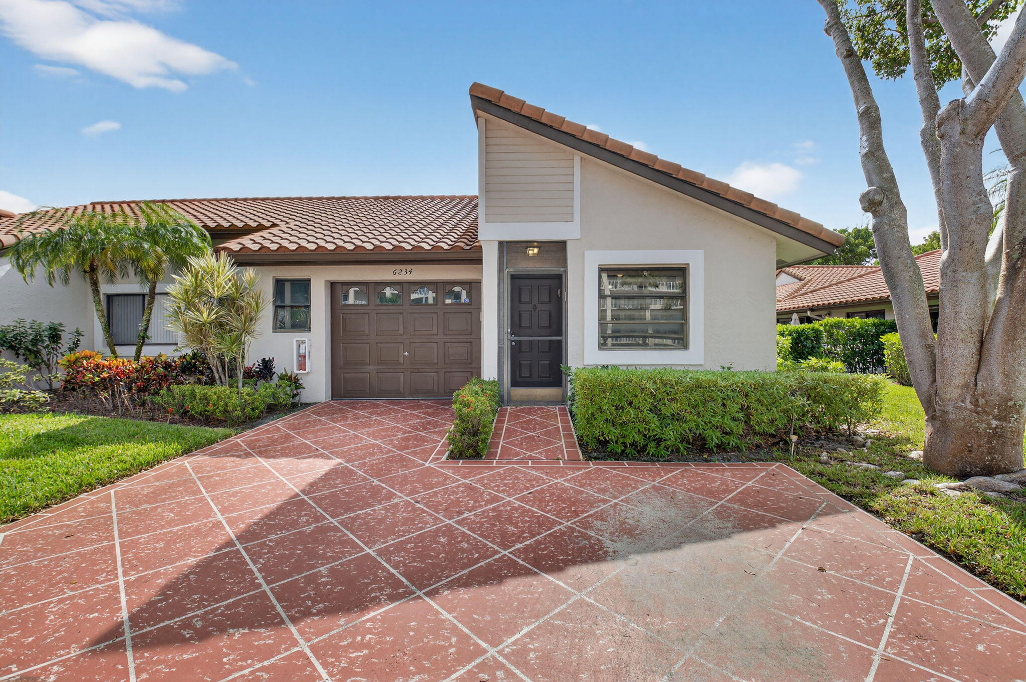 6234 Pointe Regal Circle