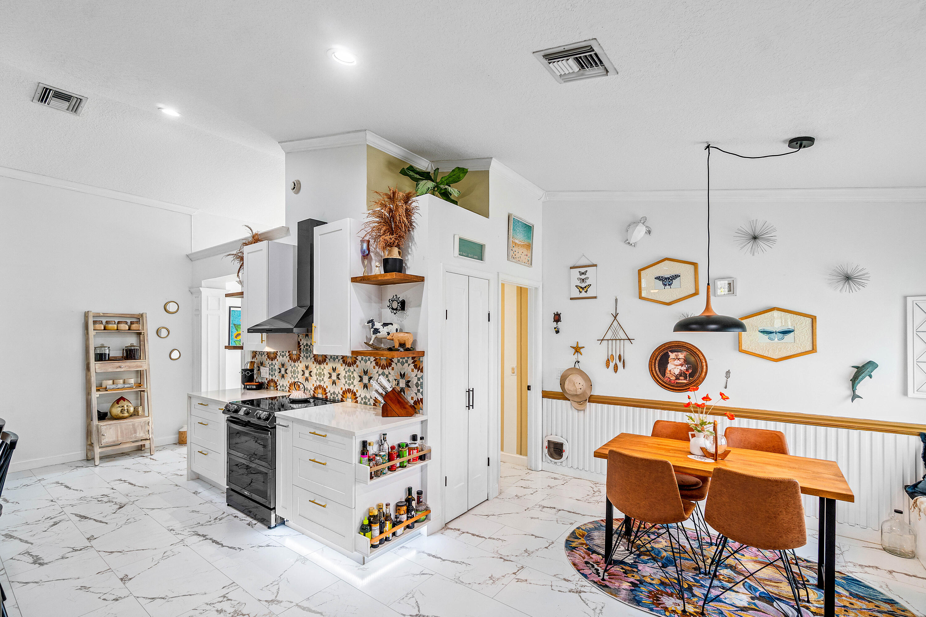 6805 Sun River Road