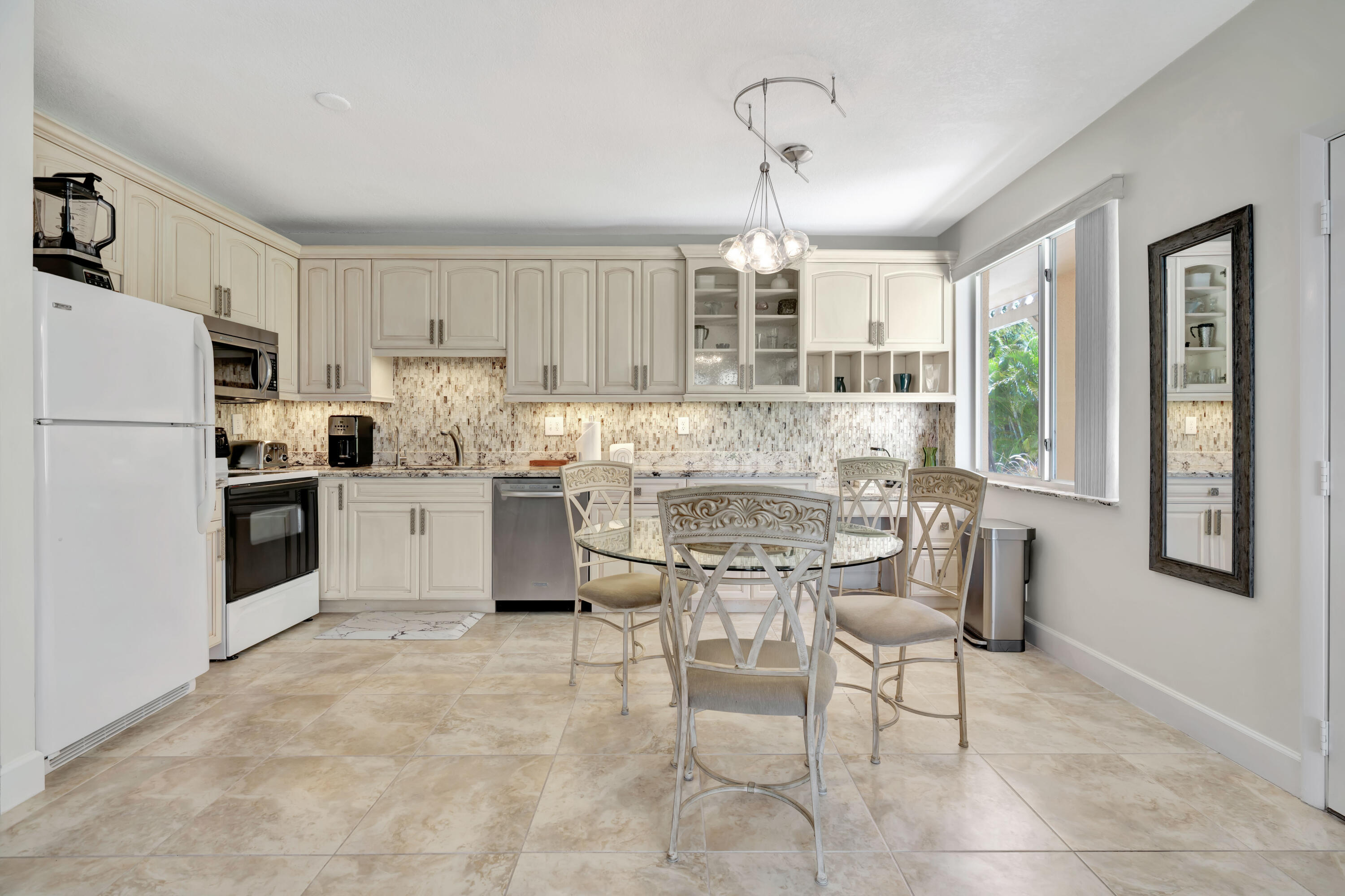 353 S Us Highway 1 A4