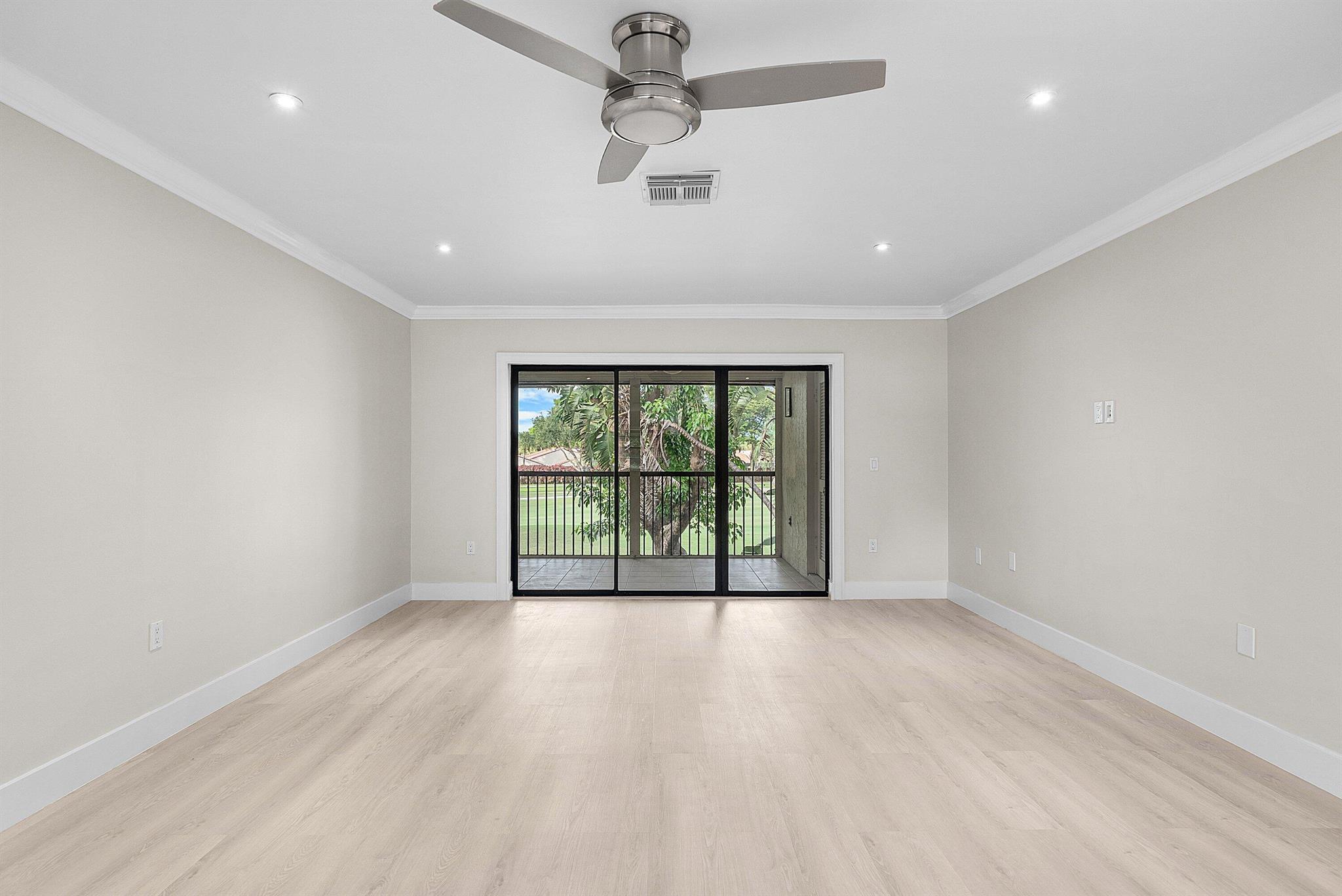 18 Stratford Drive E F