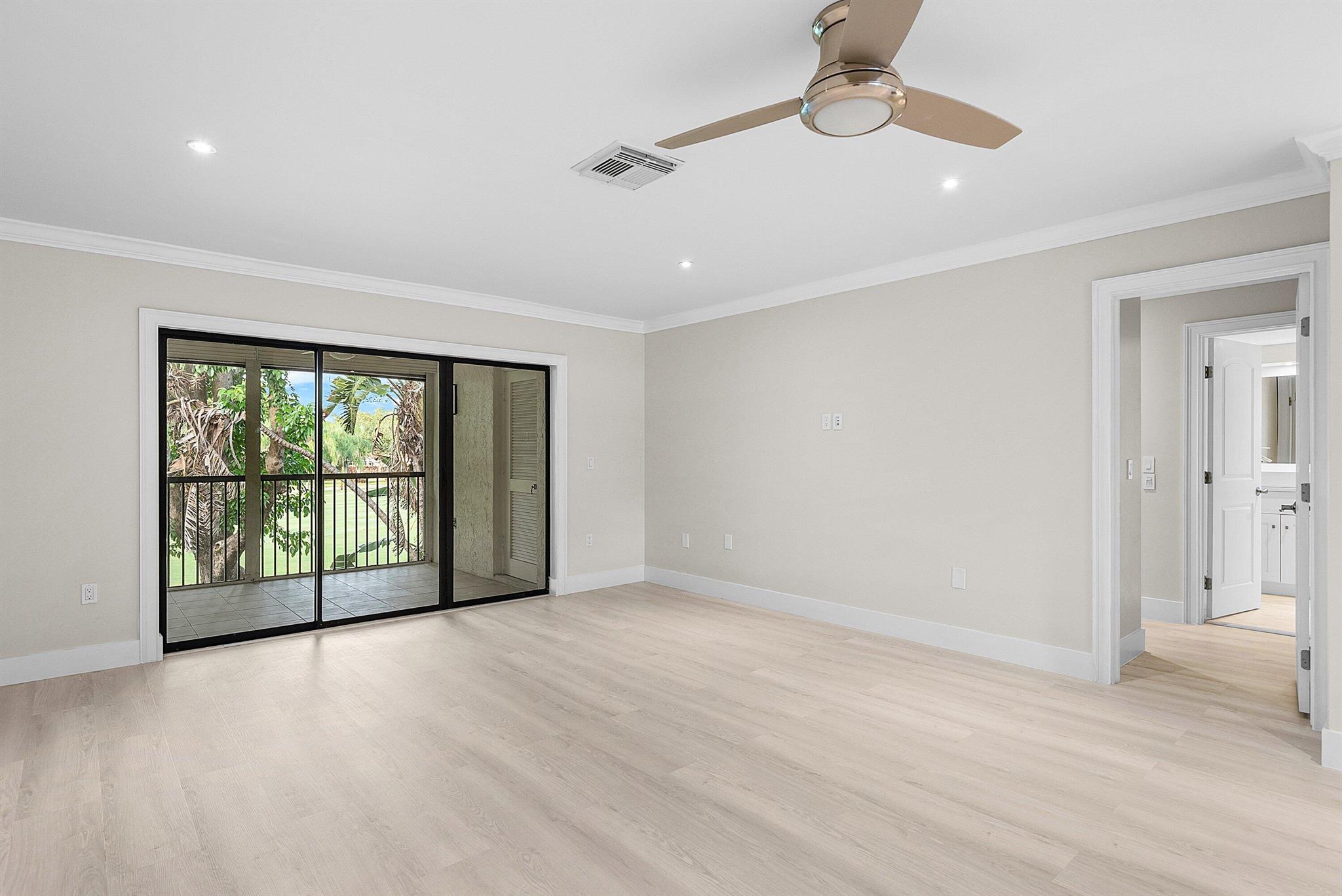 18 Stratford Drive E F