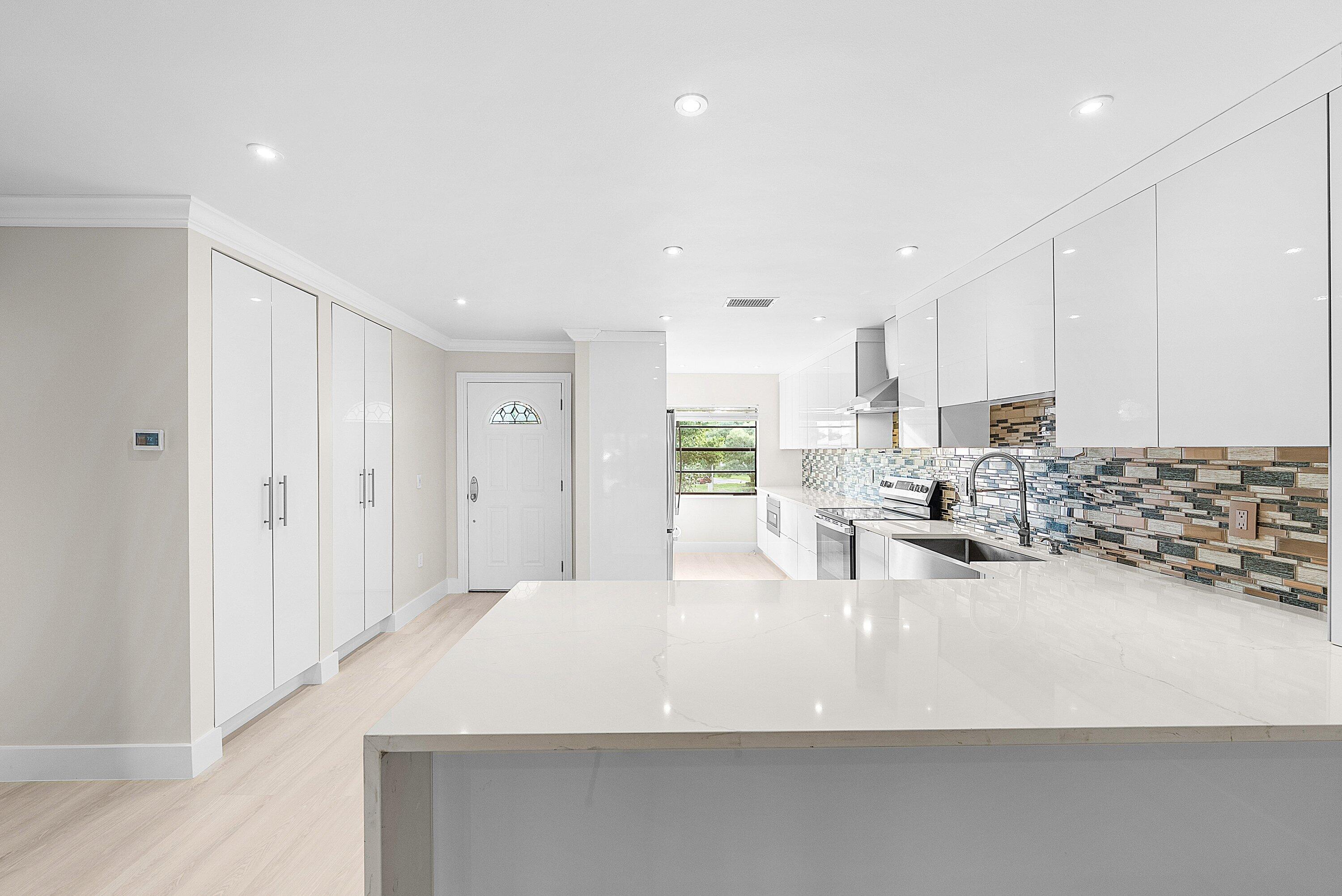 18 Stratford Drive E F