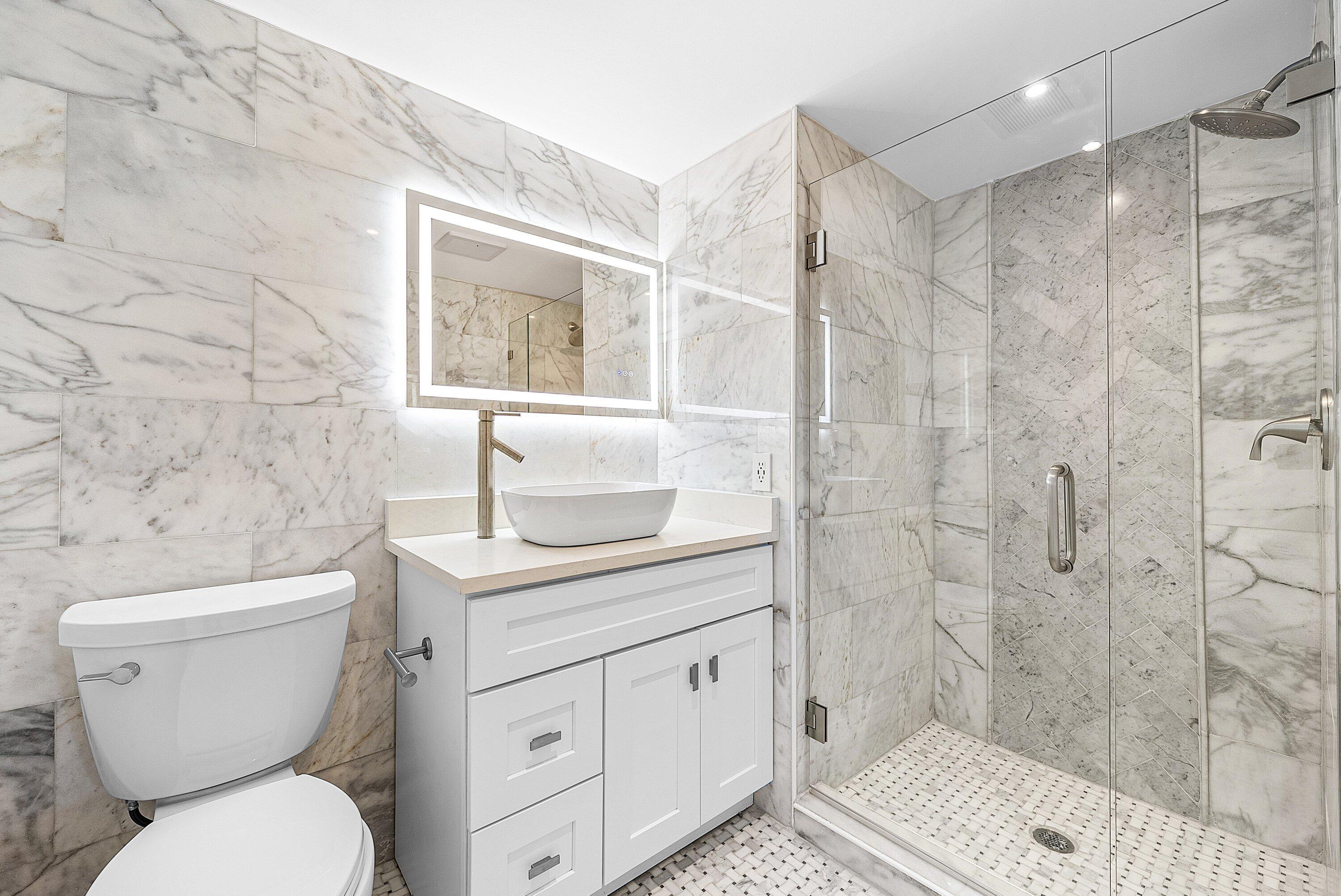 18 Stratford Drive E F