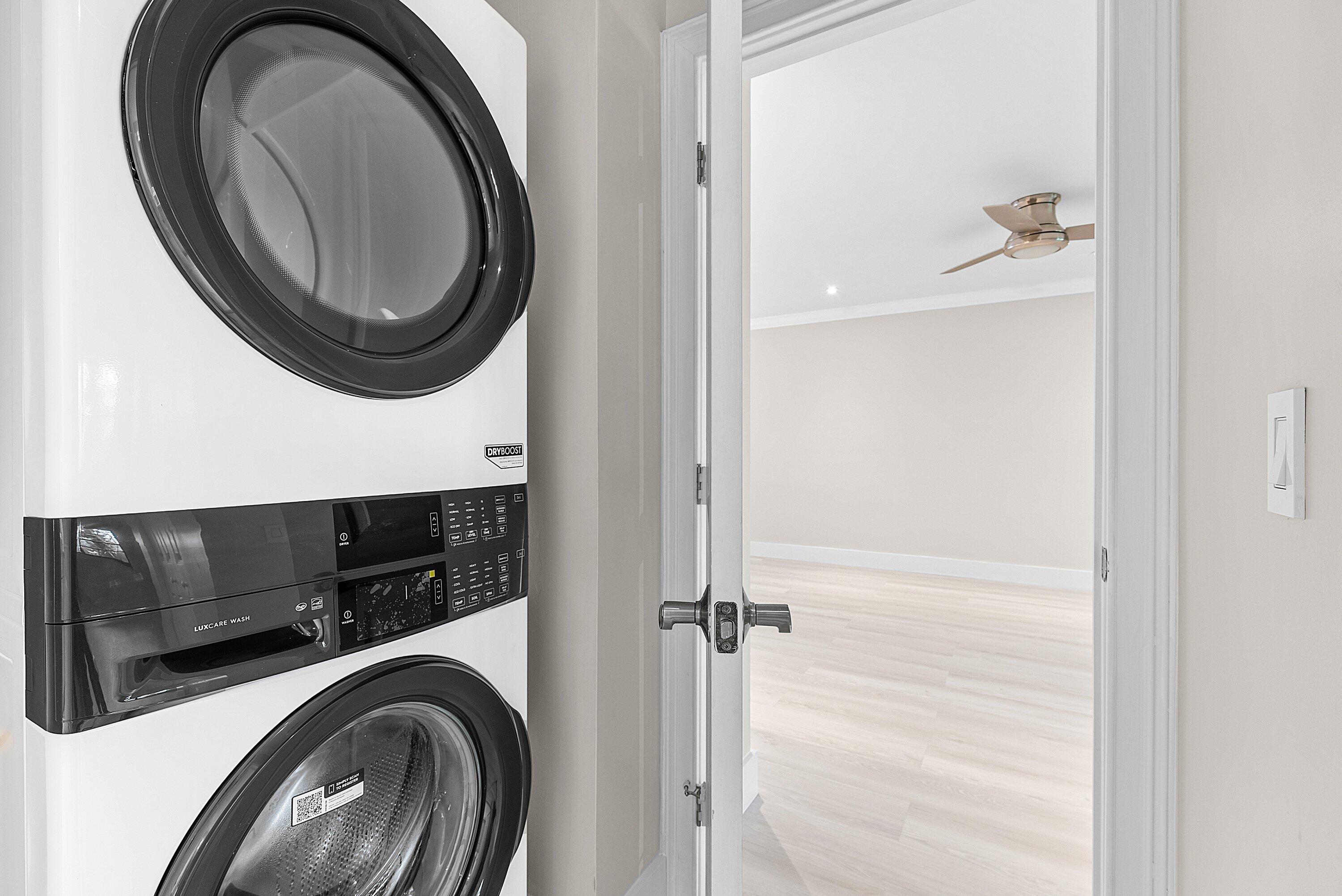 18 Stratford Drive E F