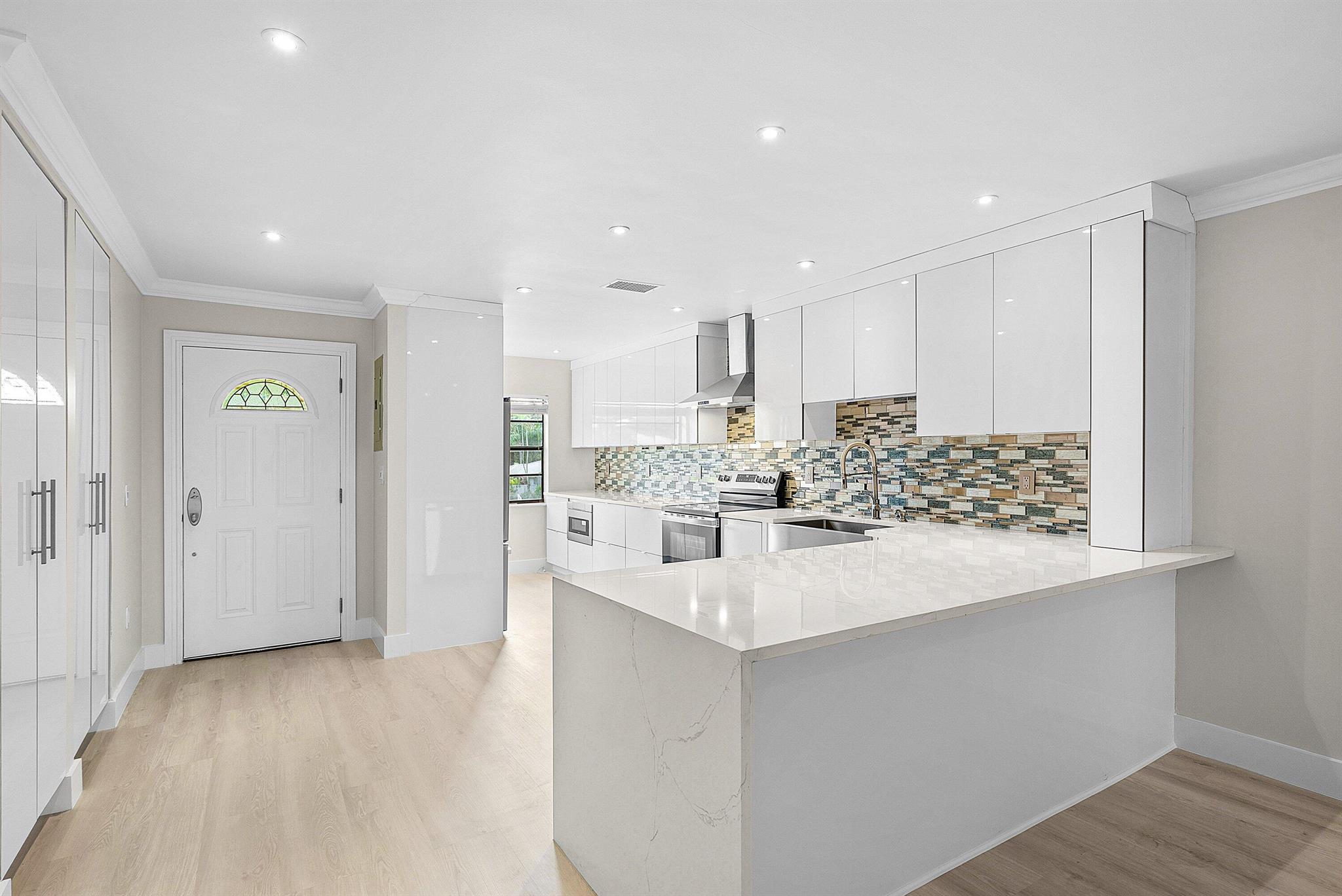 18 Stratford Drive E F