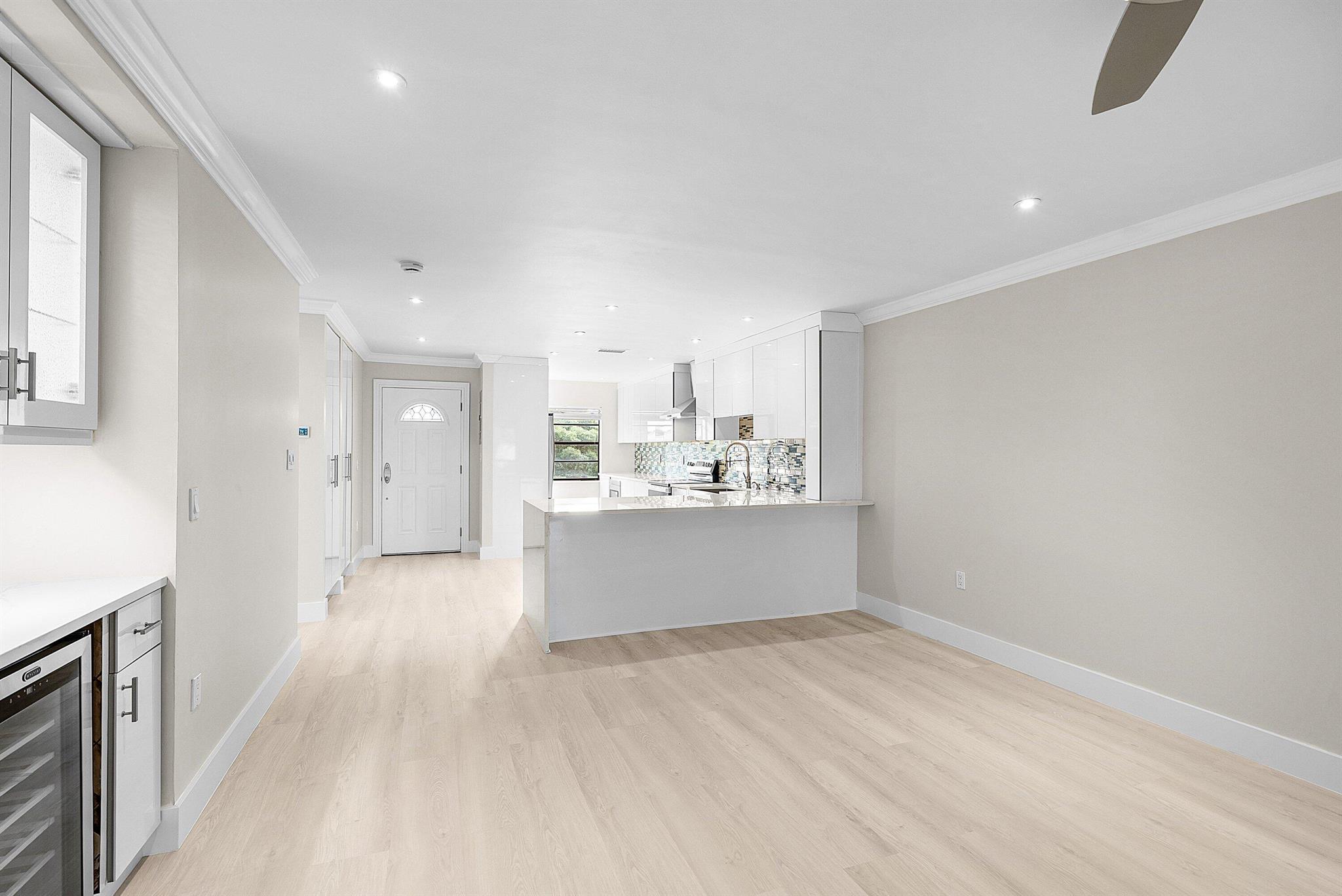 18 Stratford Drive E F