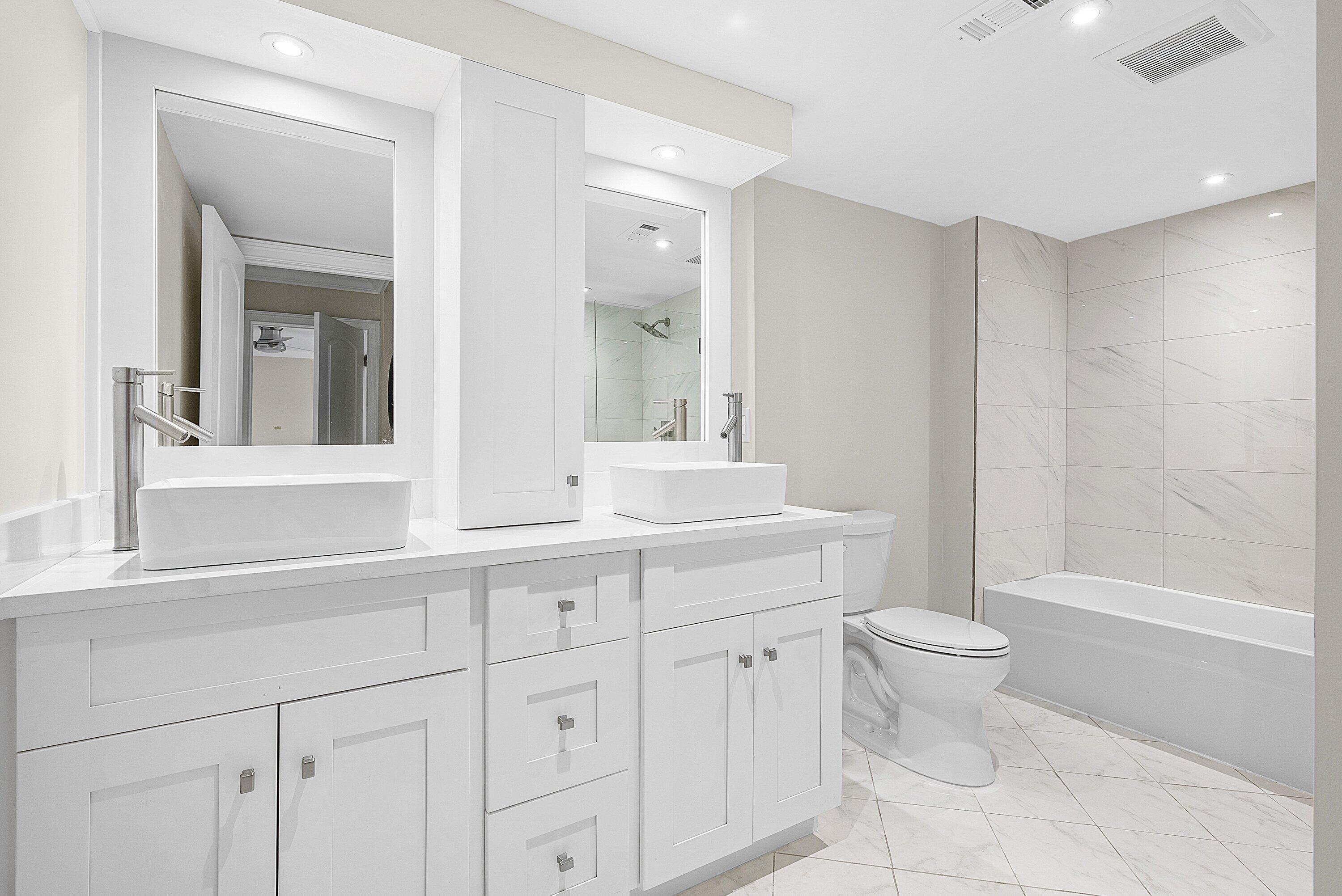 18 Stratford Drive E F