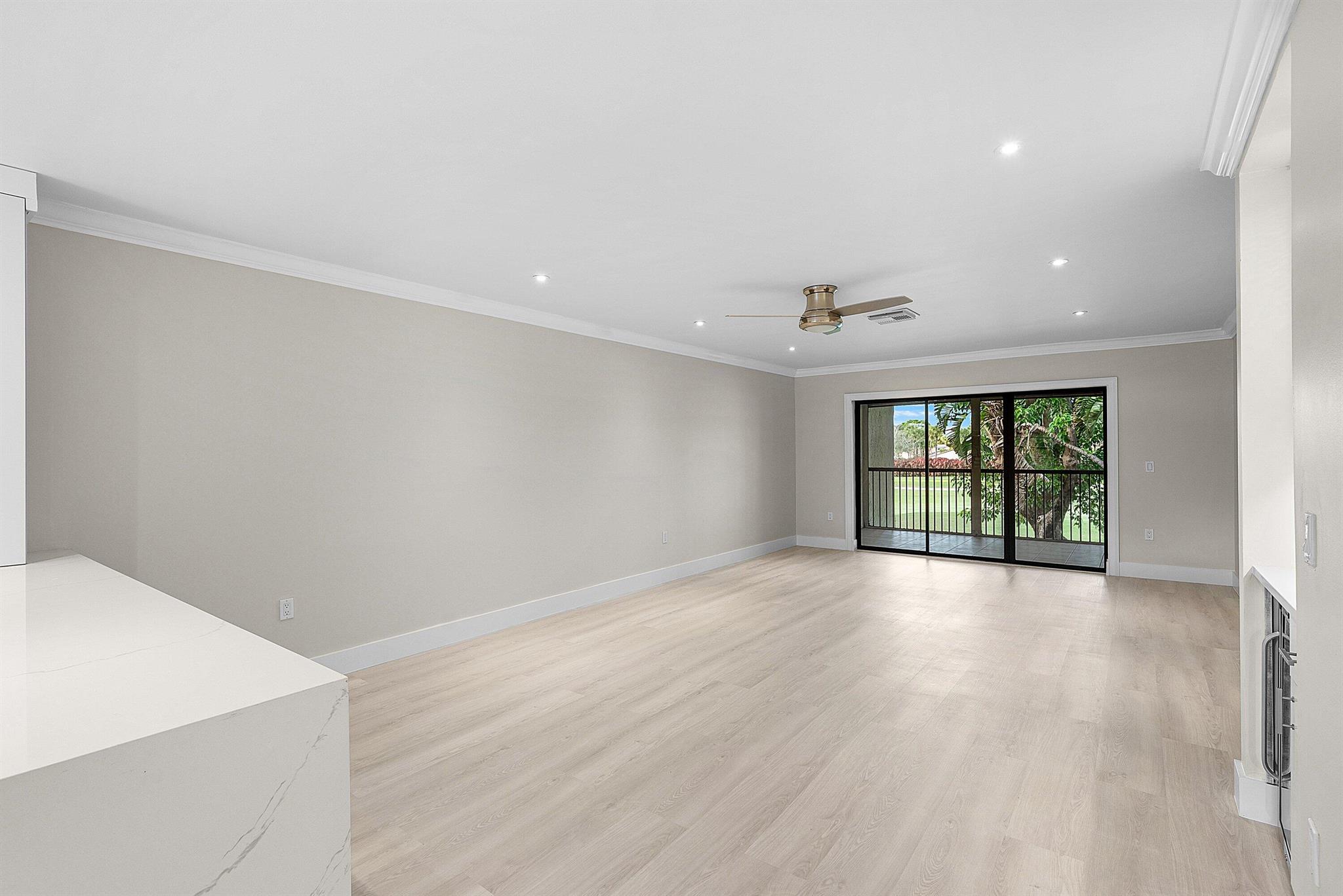 18 Stratford Drive E F