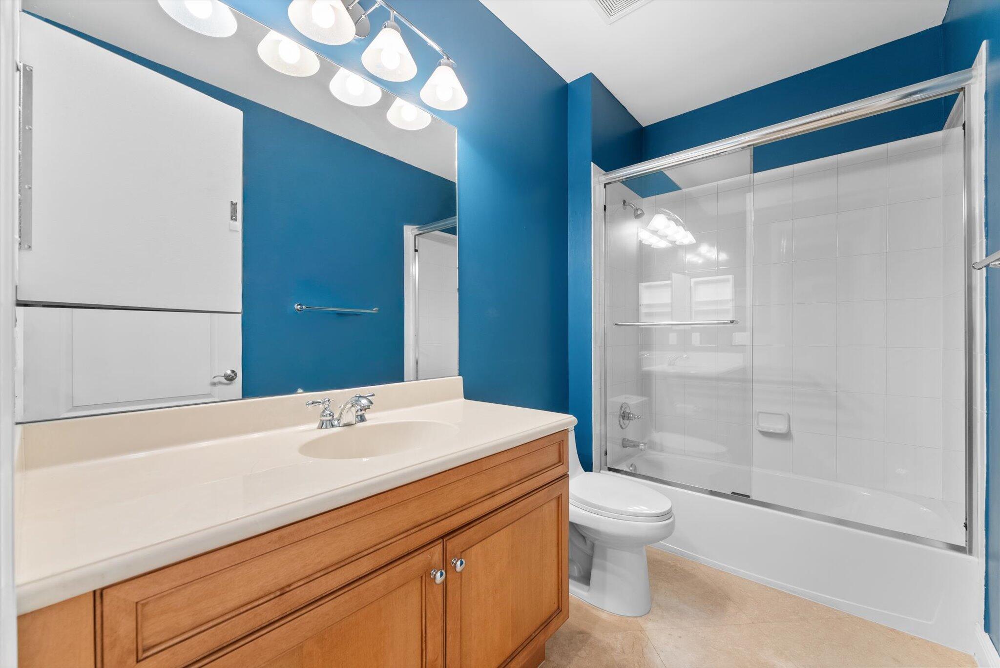 604 NE Francesca Lane