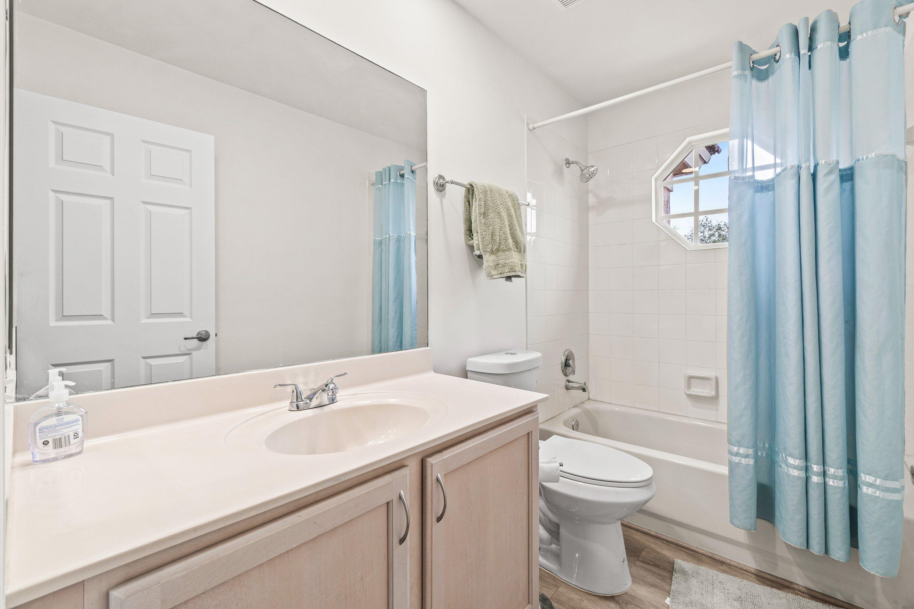21256 Via Fiore