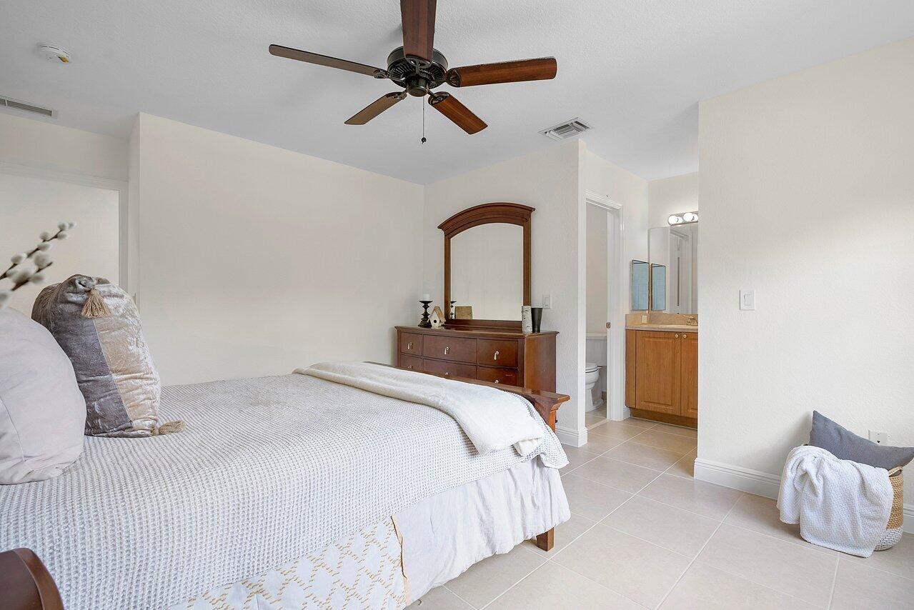 6748 Old Farm Trail