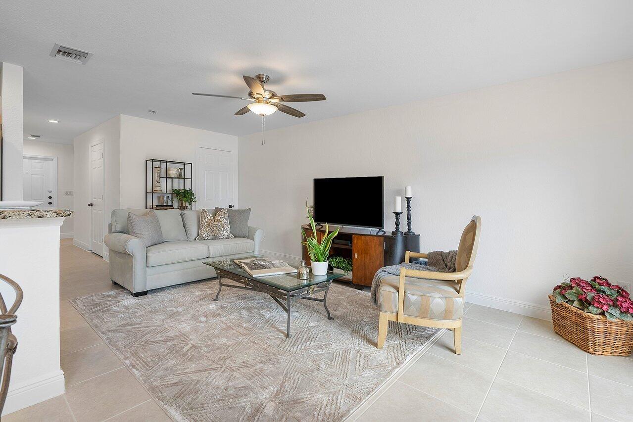 6748 Old Farm Trail
