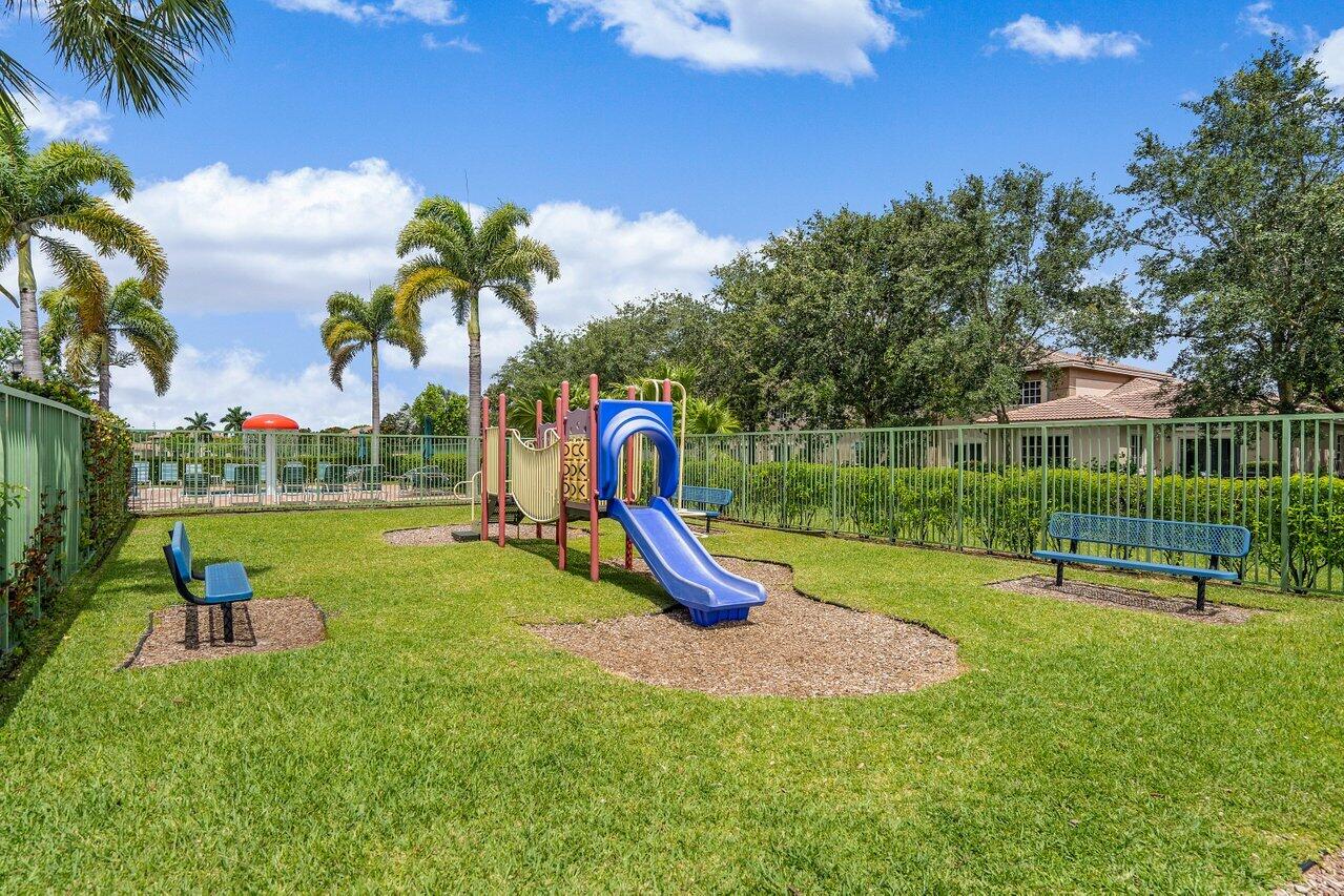 6748 Old Farm Trail