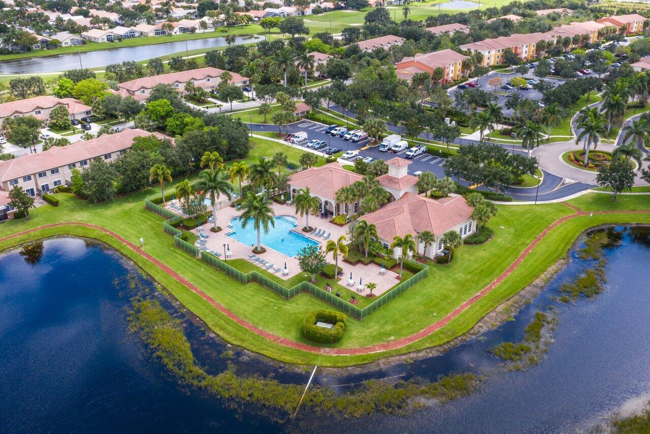 6748 Old Farm Trail