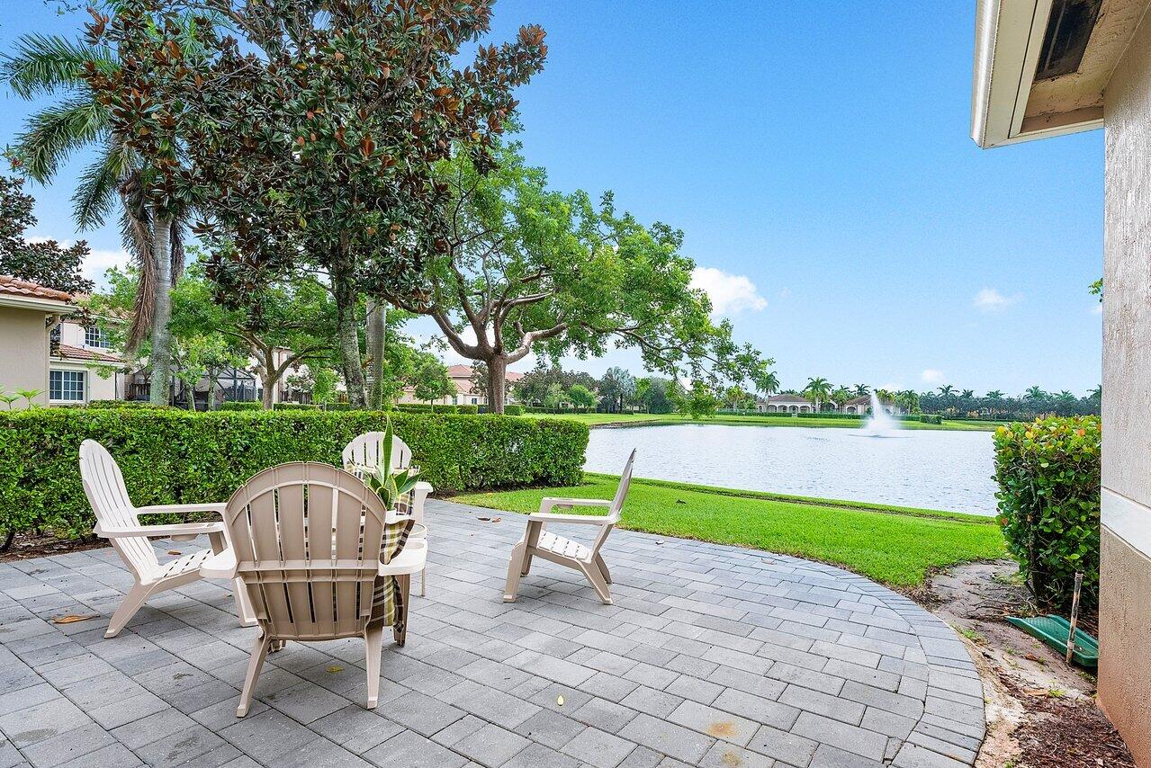 6748 Old Farm Trail