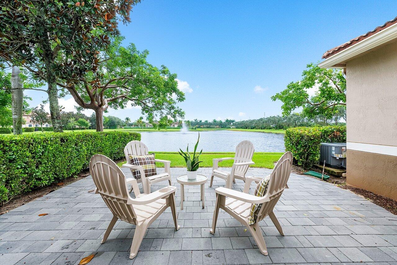 6748 Old Farm Trail