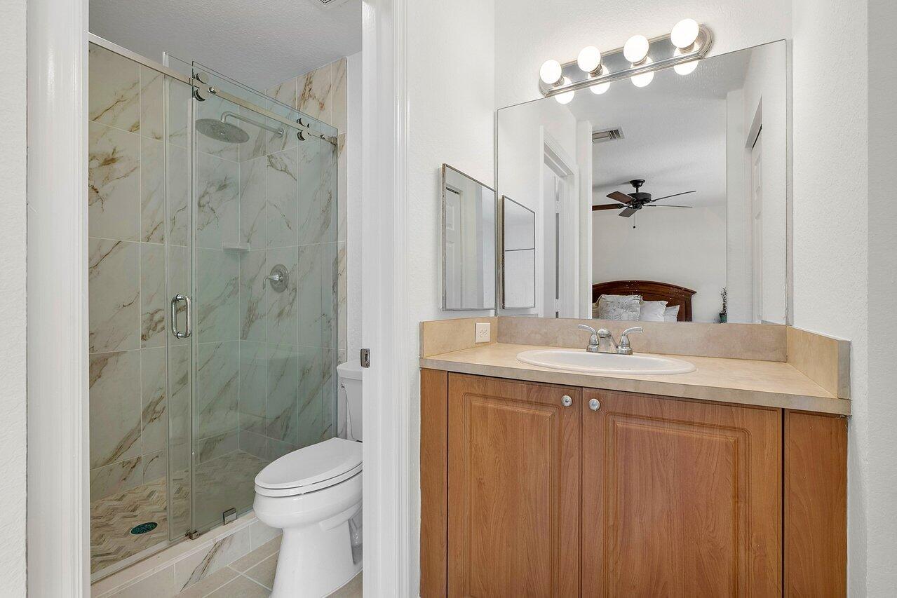 6748 Old Farm Trail