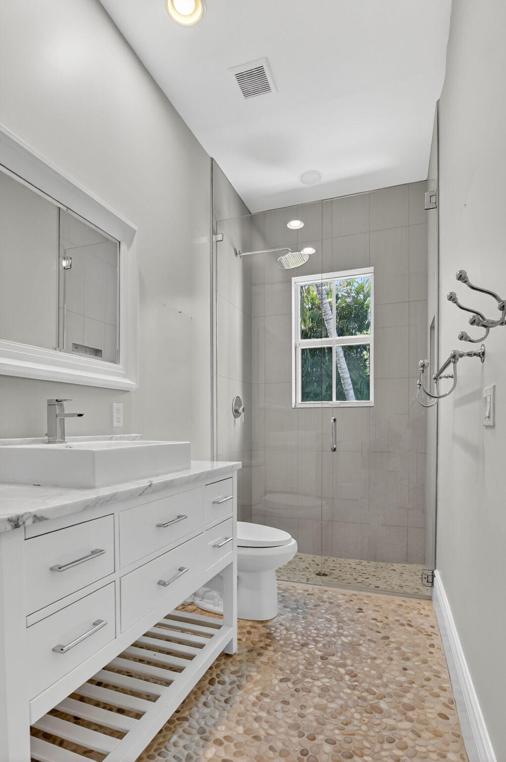 200 NW 10th Street