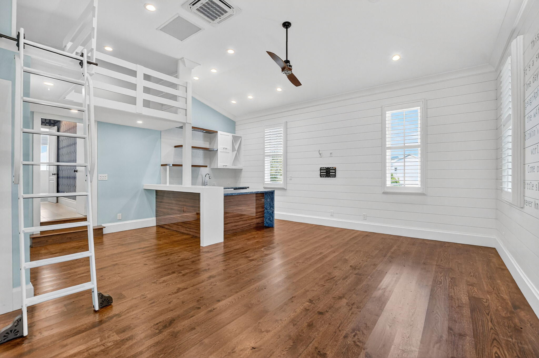 200 NW 10th Street