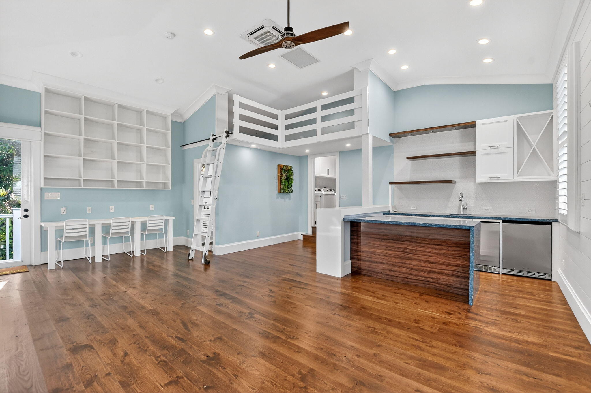200 NW 10th Street