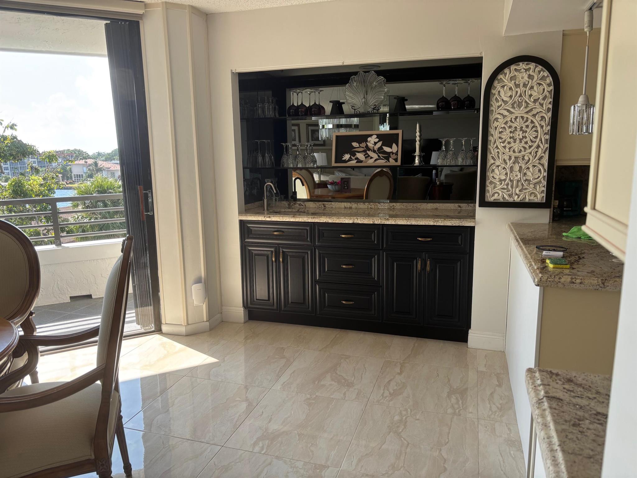 1170 Hillsboro Mile 302