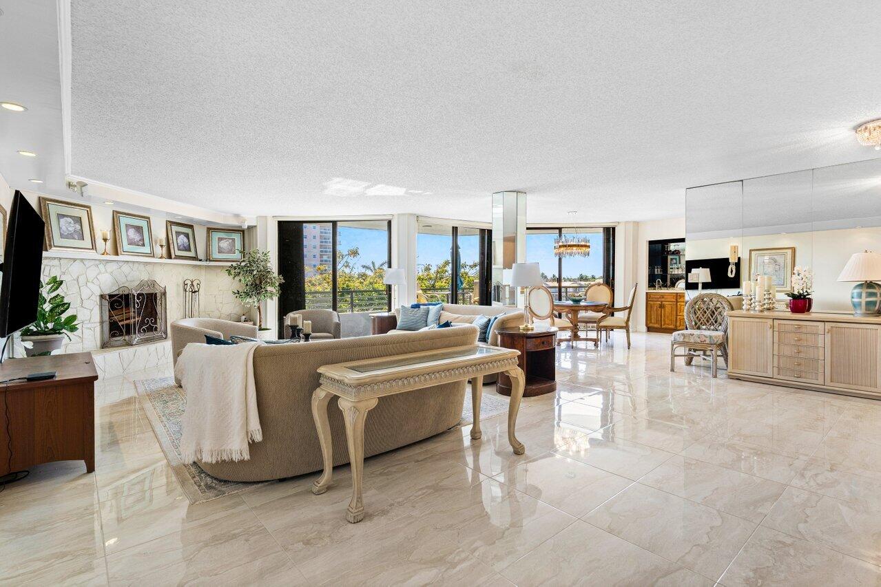 1170 Hillsboro Mile 302