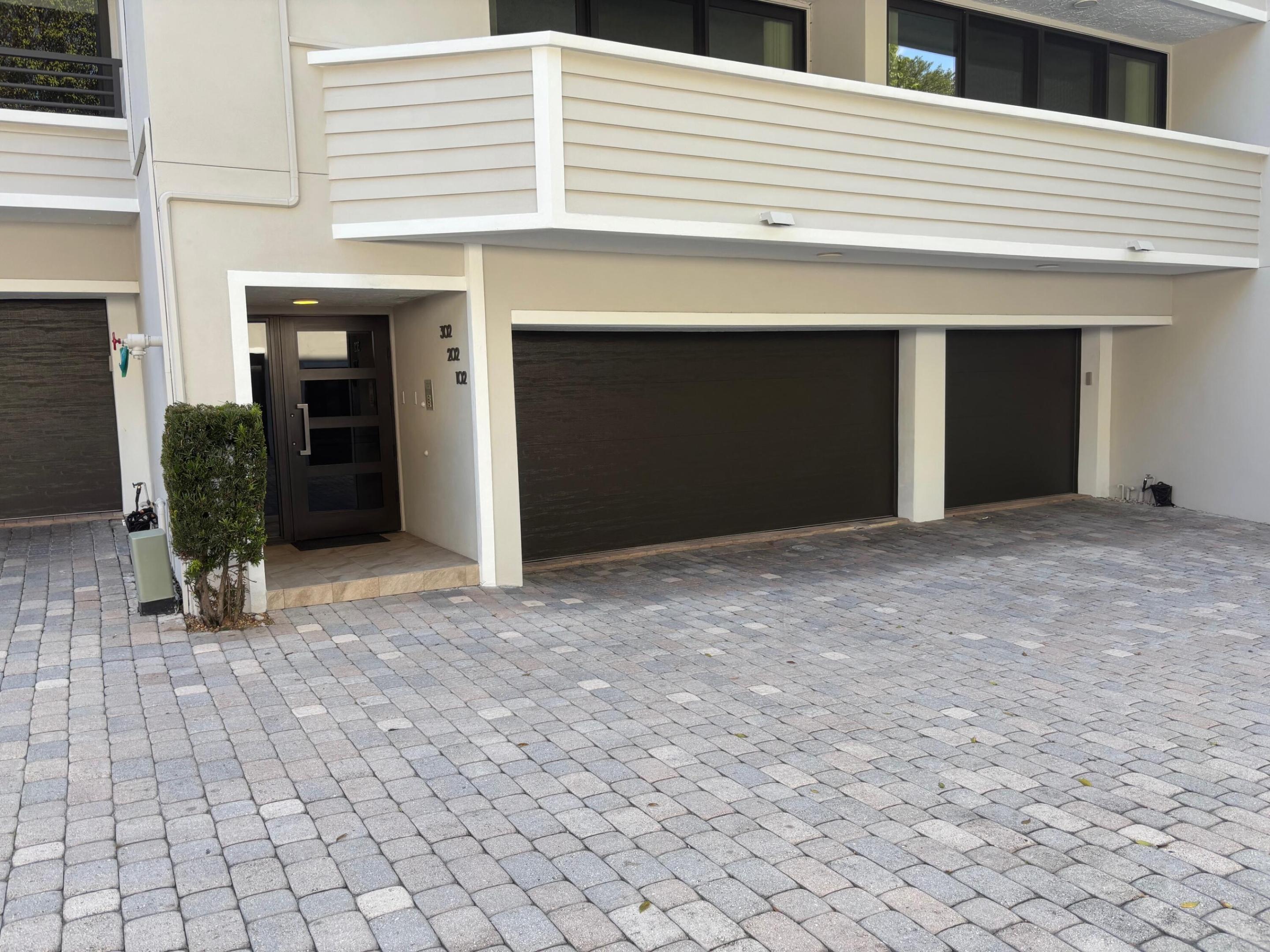 1170 Hillsboro Mile 302